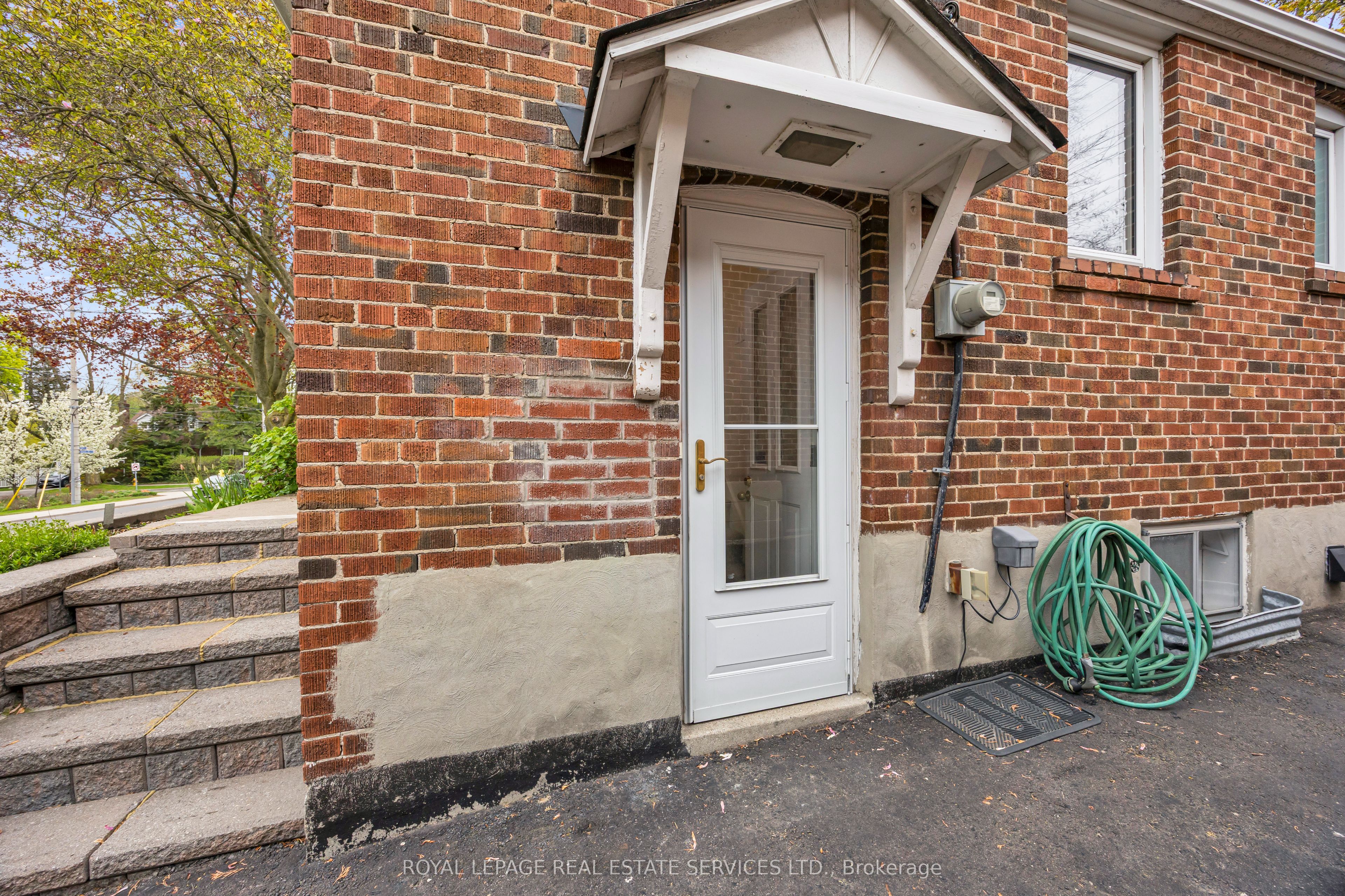 64 Nesbitt Drive, Toronto, ON M4W 2G3 photo 3
