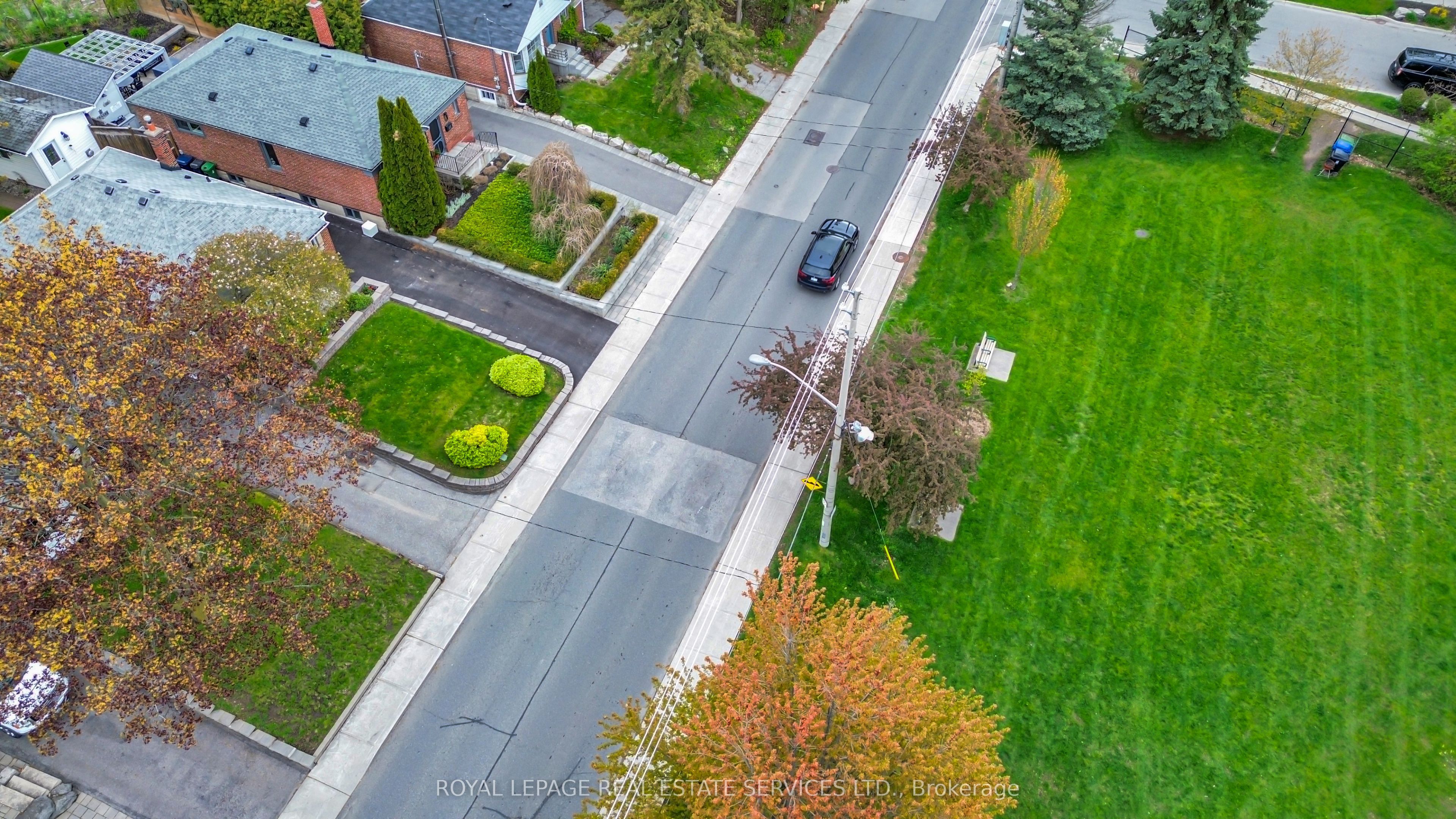 64 Nesbitt Drive, Toronto, ON M4W 2G3 photo 4