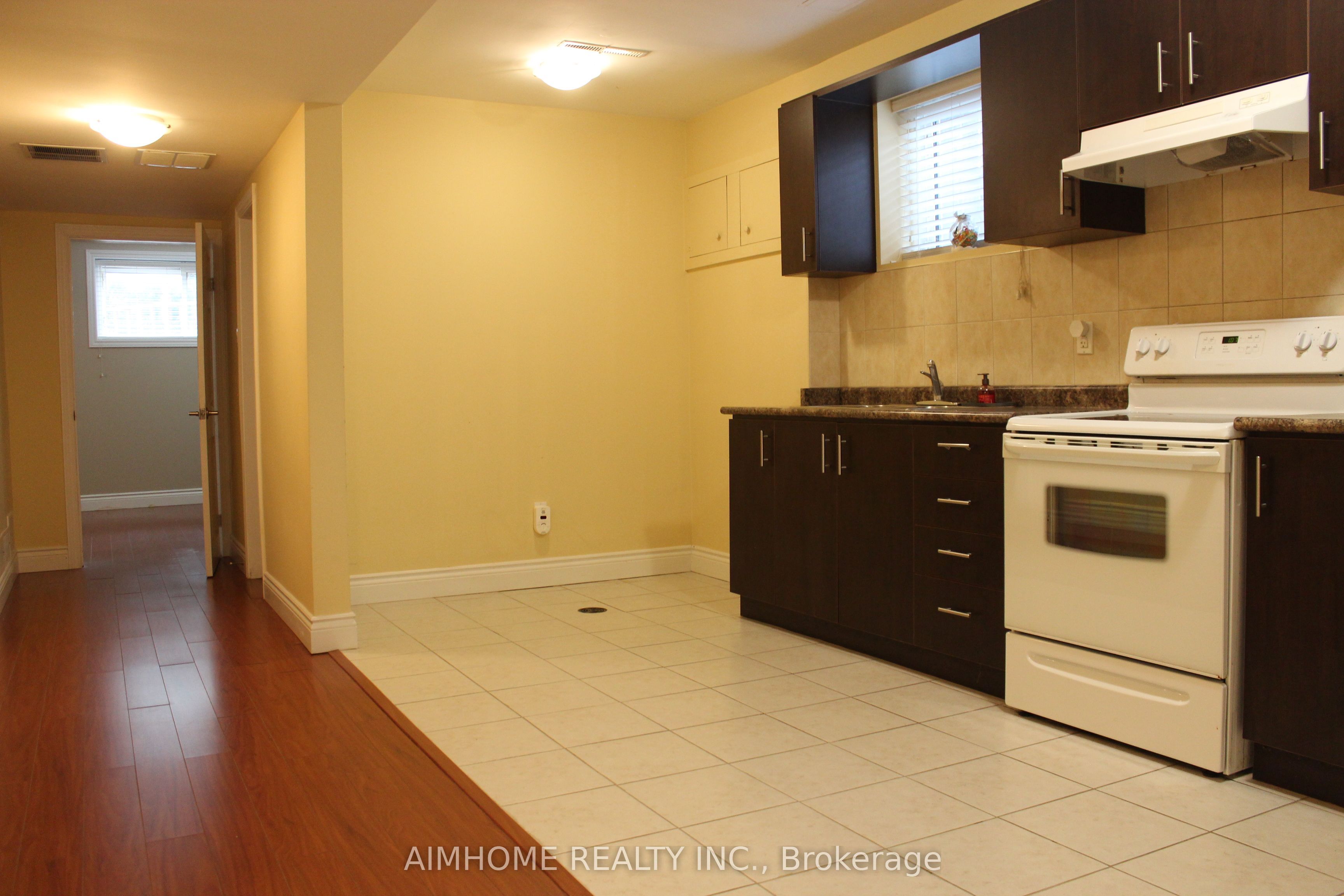100 Fenelon Drive Lower, Toronto, ON M3A 3K6 photo 3