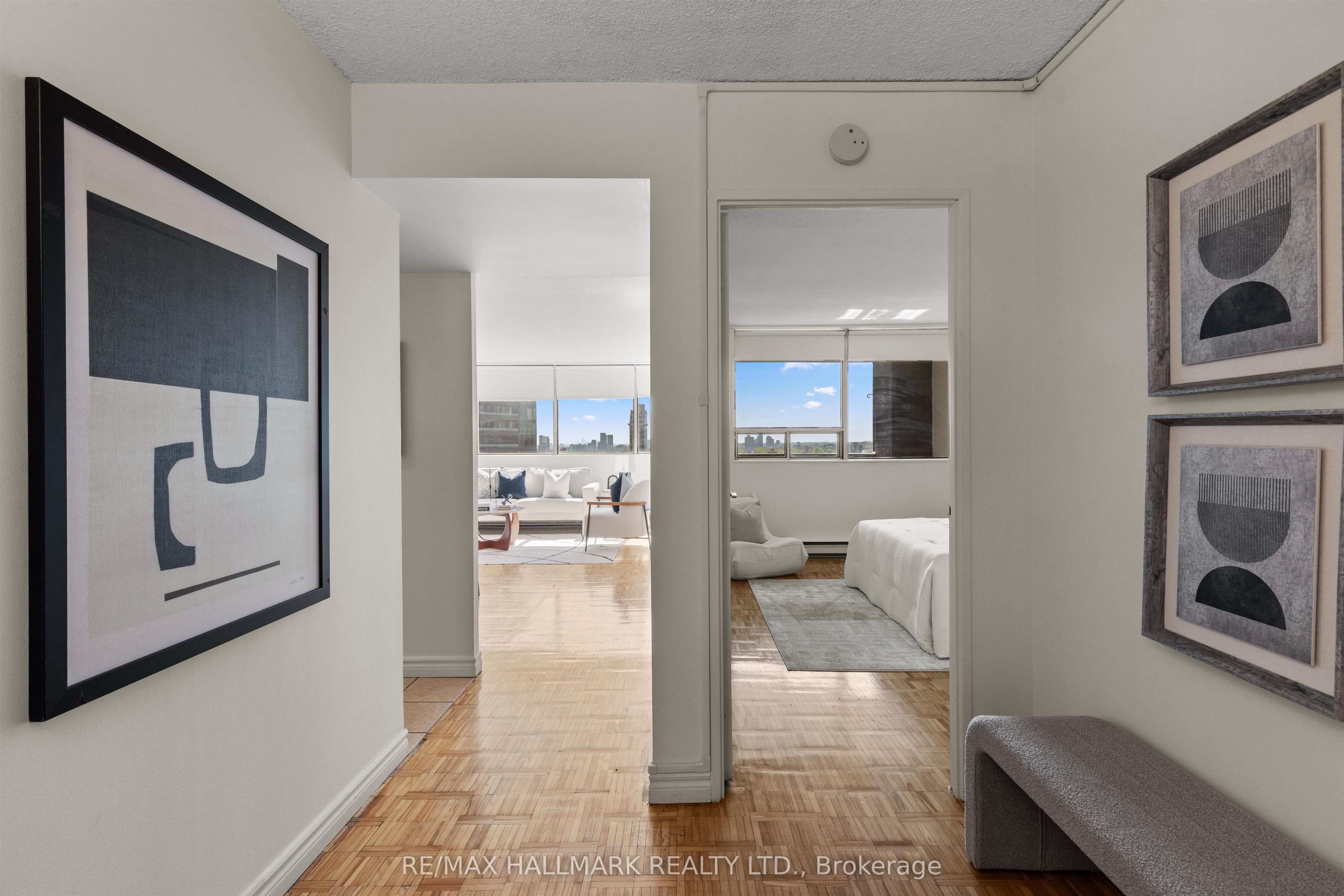 914 Yonge Street 1506, Toronto, ON M4W 3C8 photo 4
