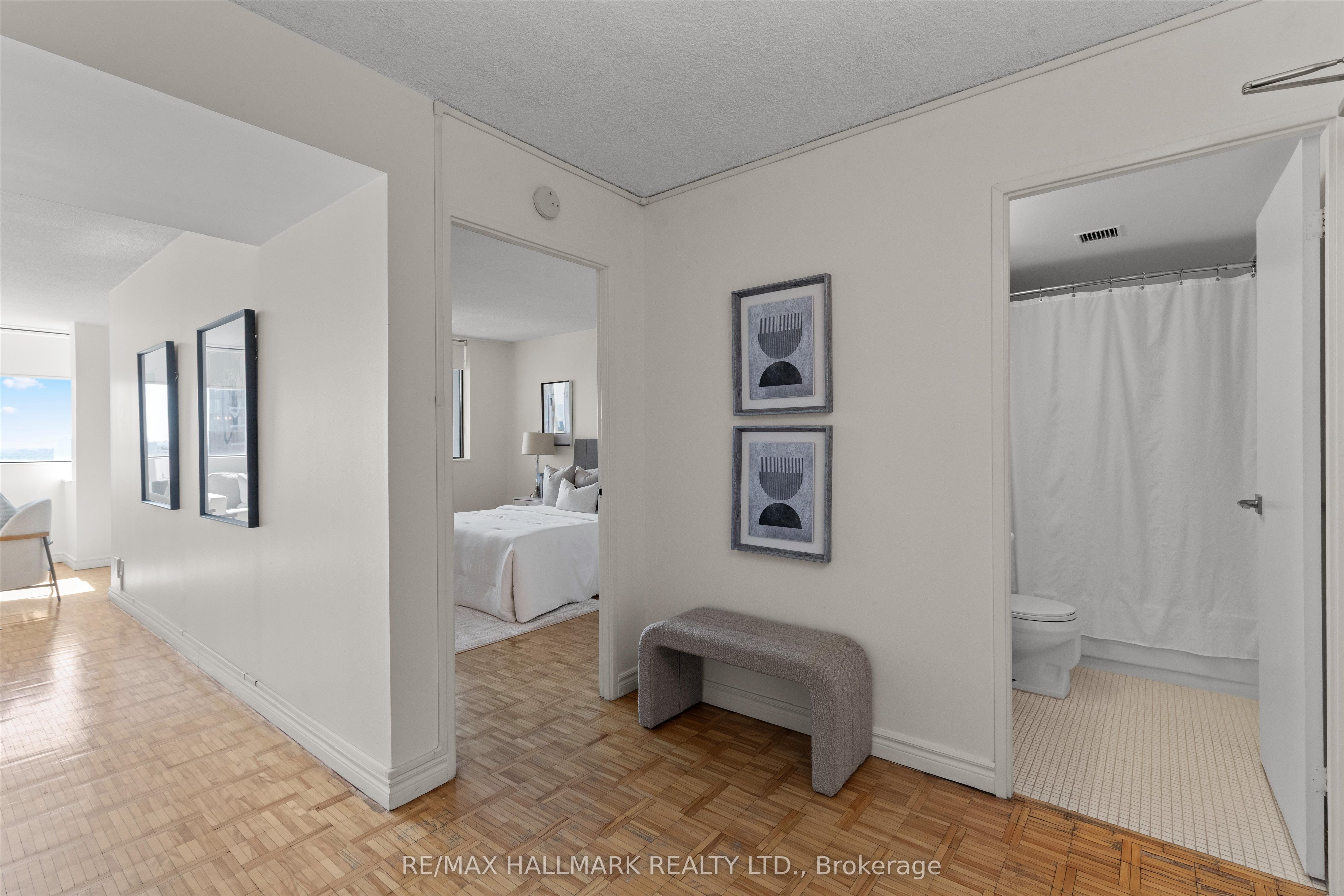 914 Yonge Street 1506, Toronto, ON M4W 3C8 photo 5