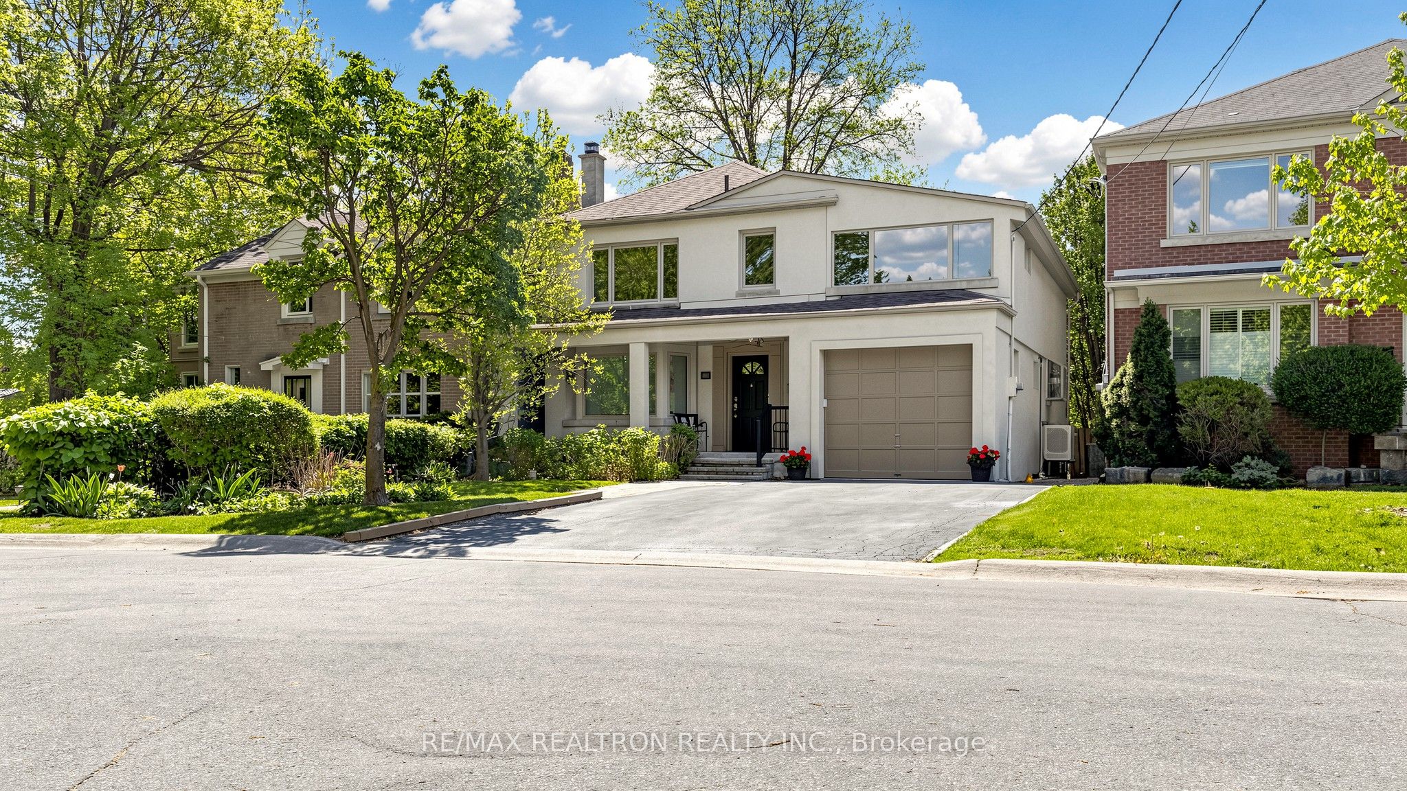 239 Sandringham Drive, Toronto, ON M3H 1G2