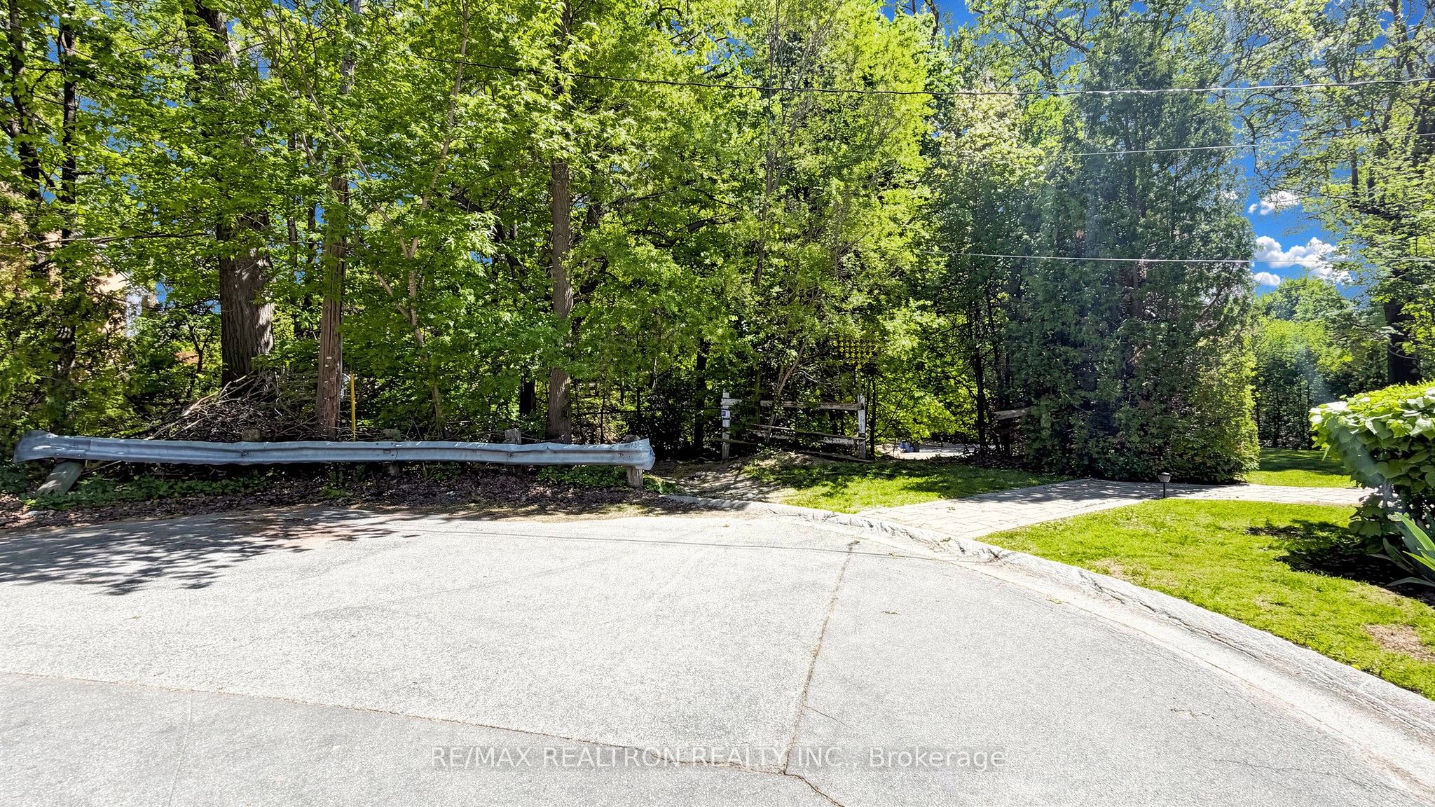 239 Sandringham Drive, Toronto, ON M3H 1G2 photo 5