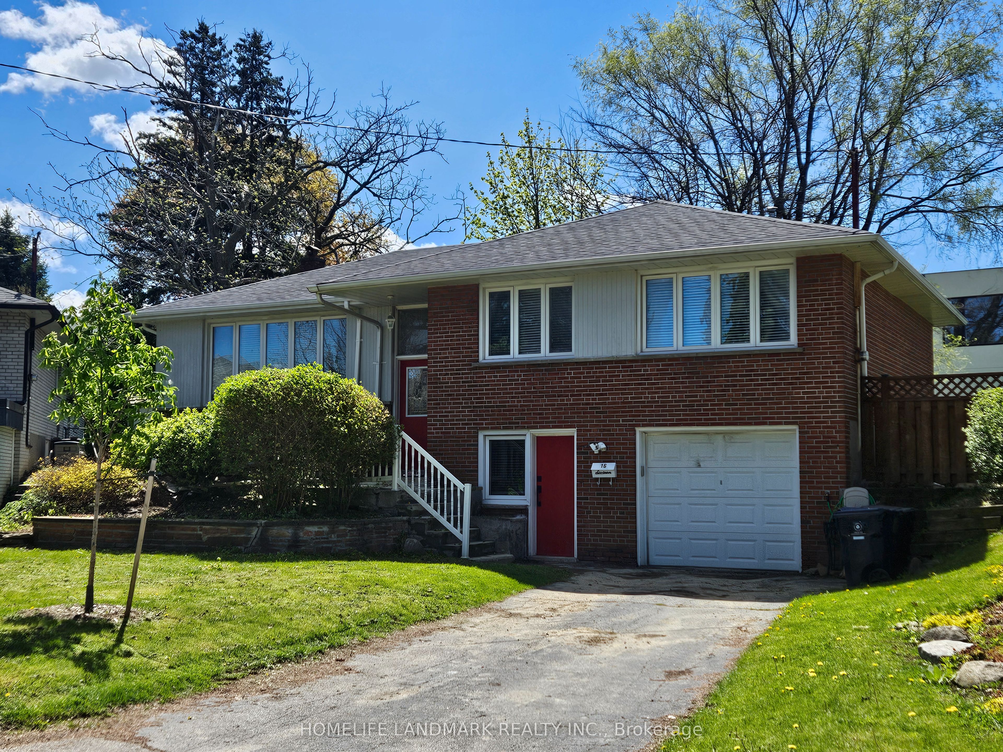 16 Donewen Court, Toronto, ON M4A 1P8