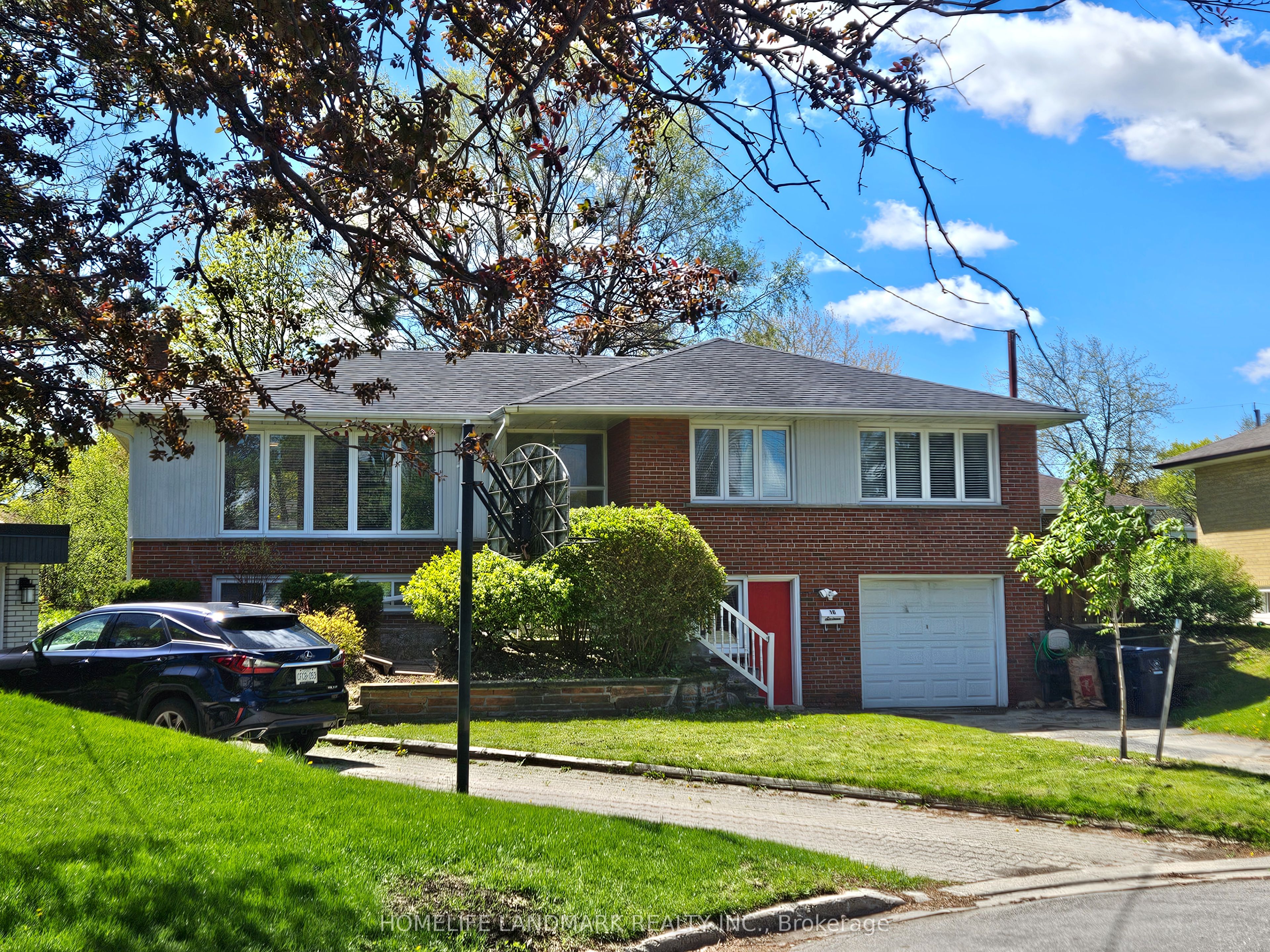 16 Donewen Court, Toronto, ON M4A 1P8 photo 3