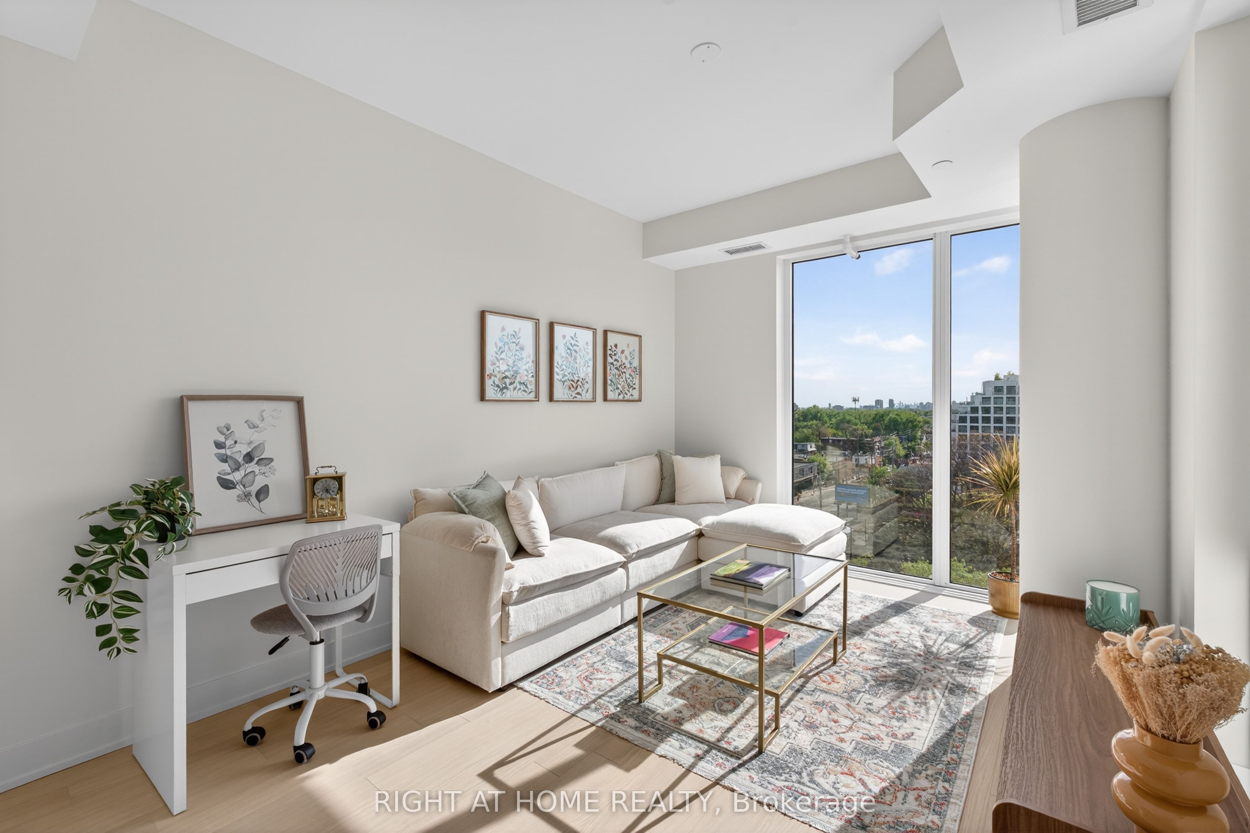 322 Dupont Street 806, Toronto, ON M5R 0E3