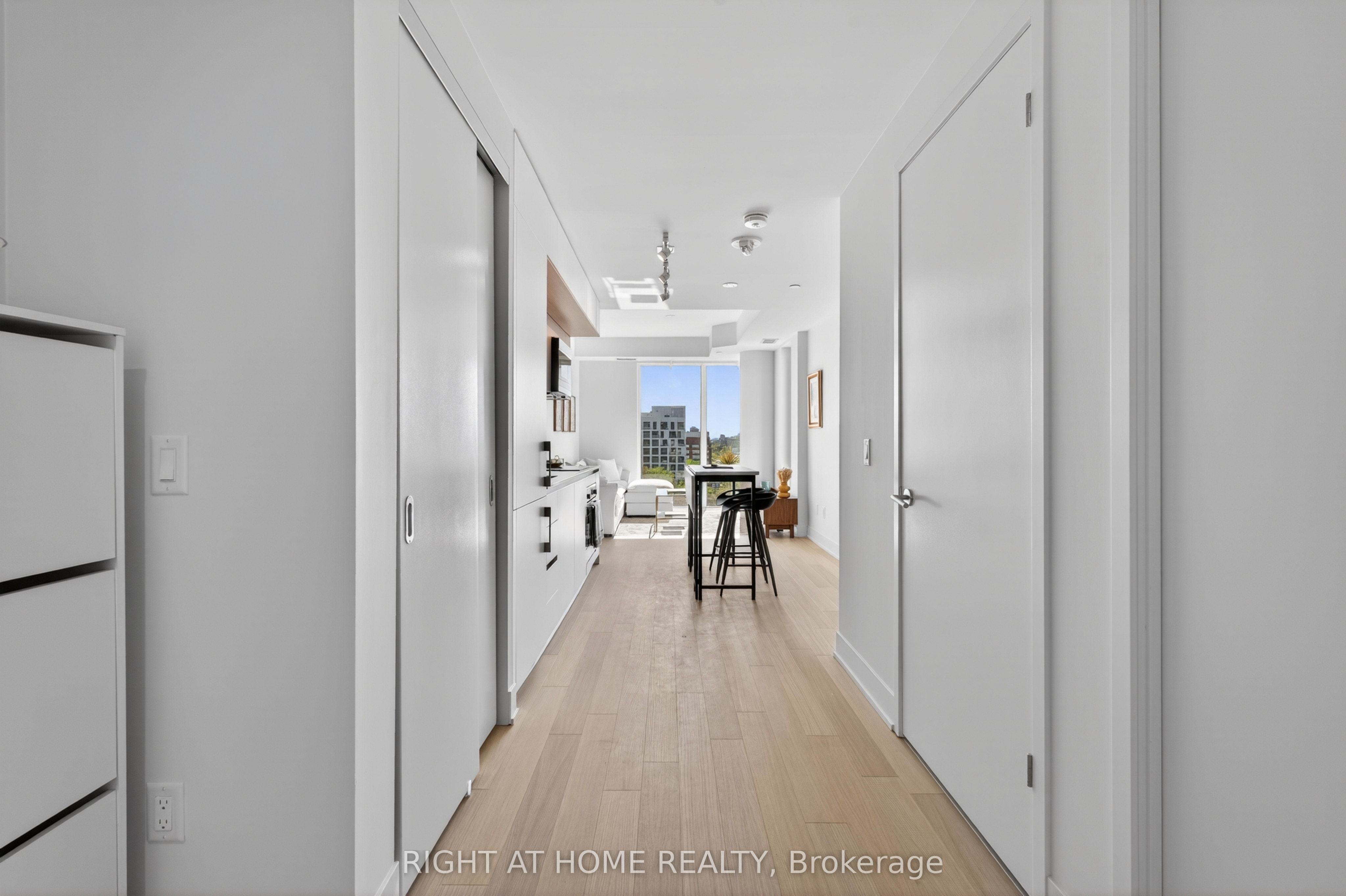 322 Dupont Street 806, Toronto, ON M5R 0E3 photo 3