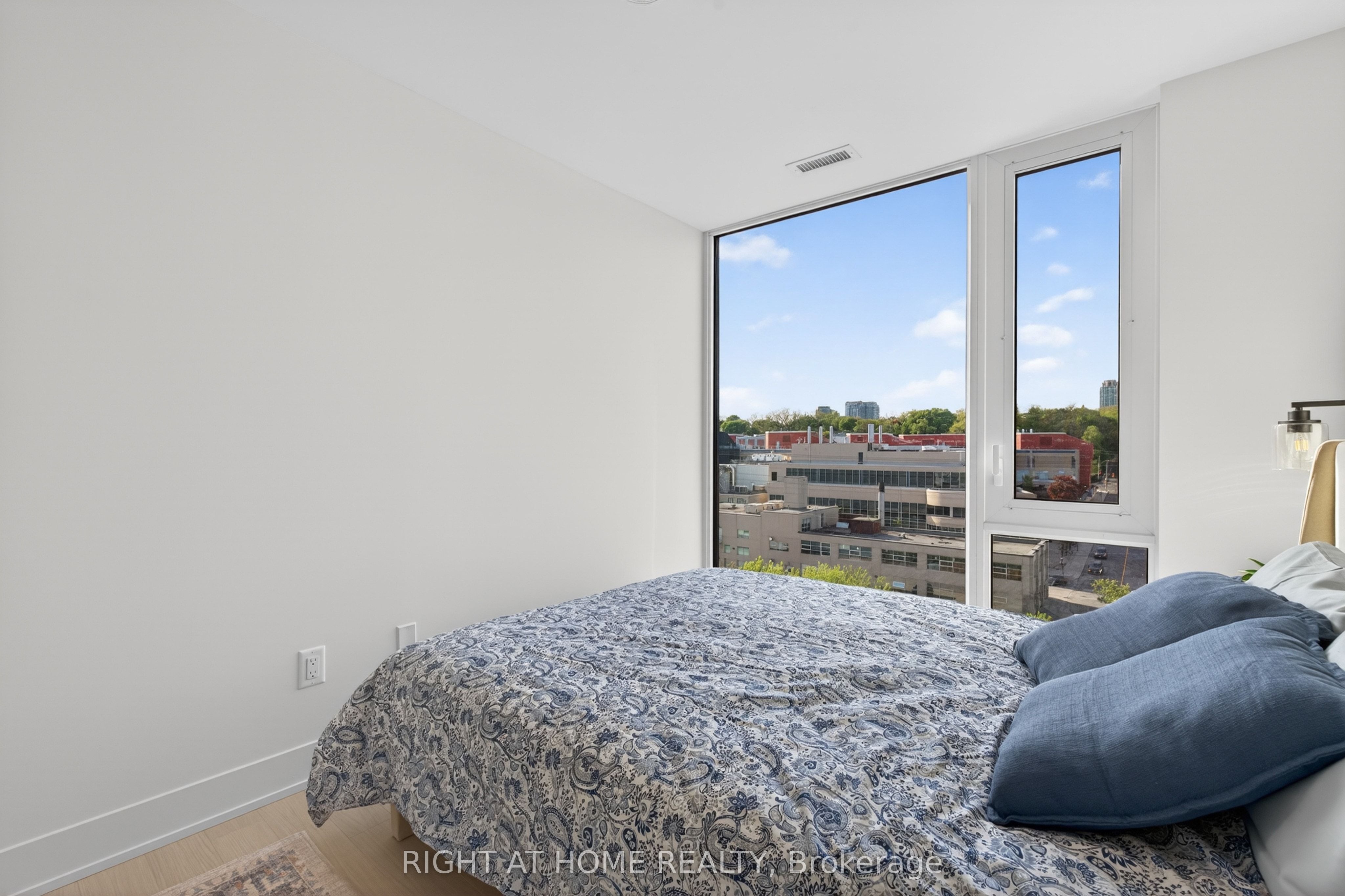 322 Dupont Street 806, Toronto, ON M5R 0E3 photo 5