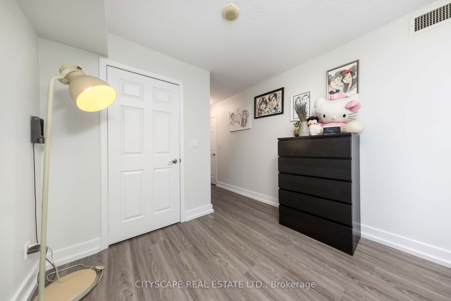 5940 Yonge Street 609, Toronto, ON M2M 4M6 photo 3