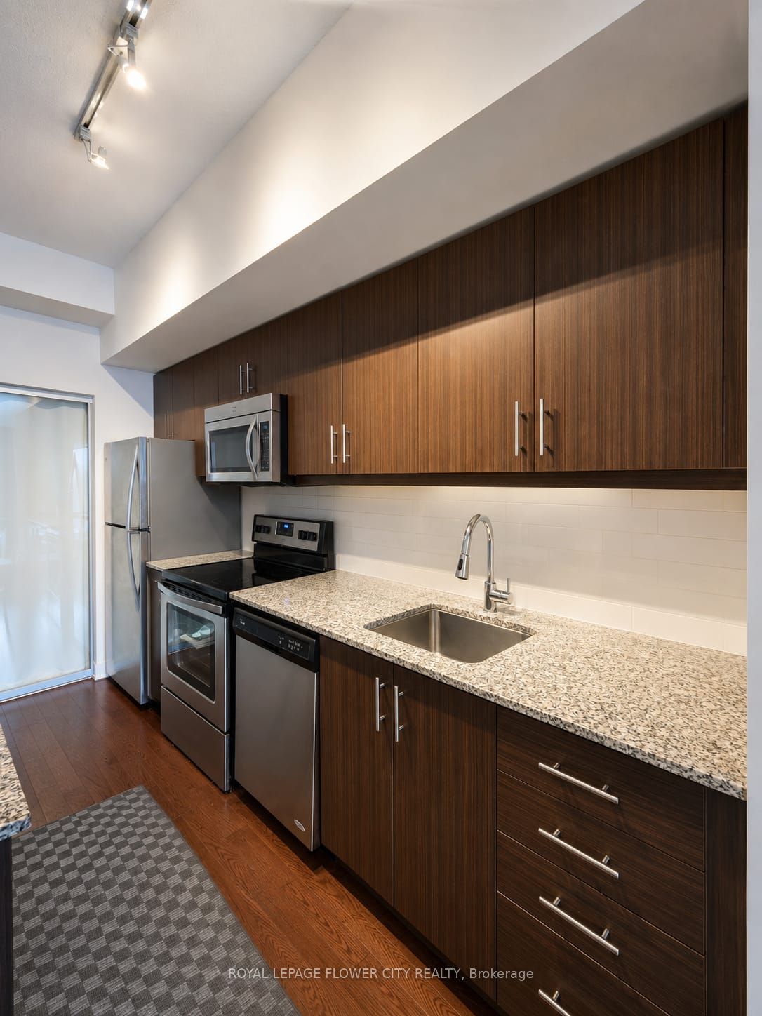 10 Willison Square 607, Toronto, ON M5T 1E7 photo 5