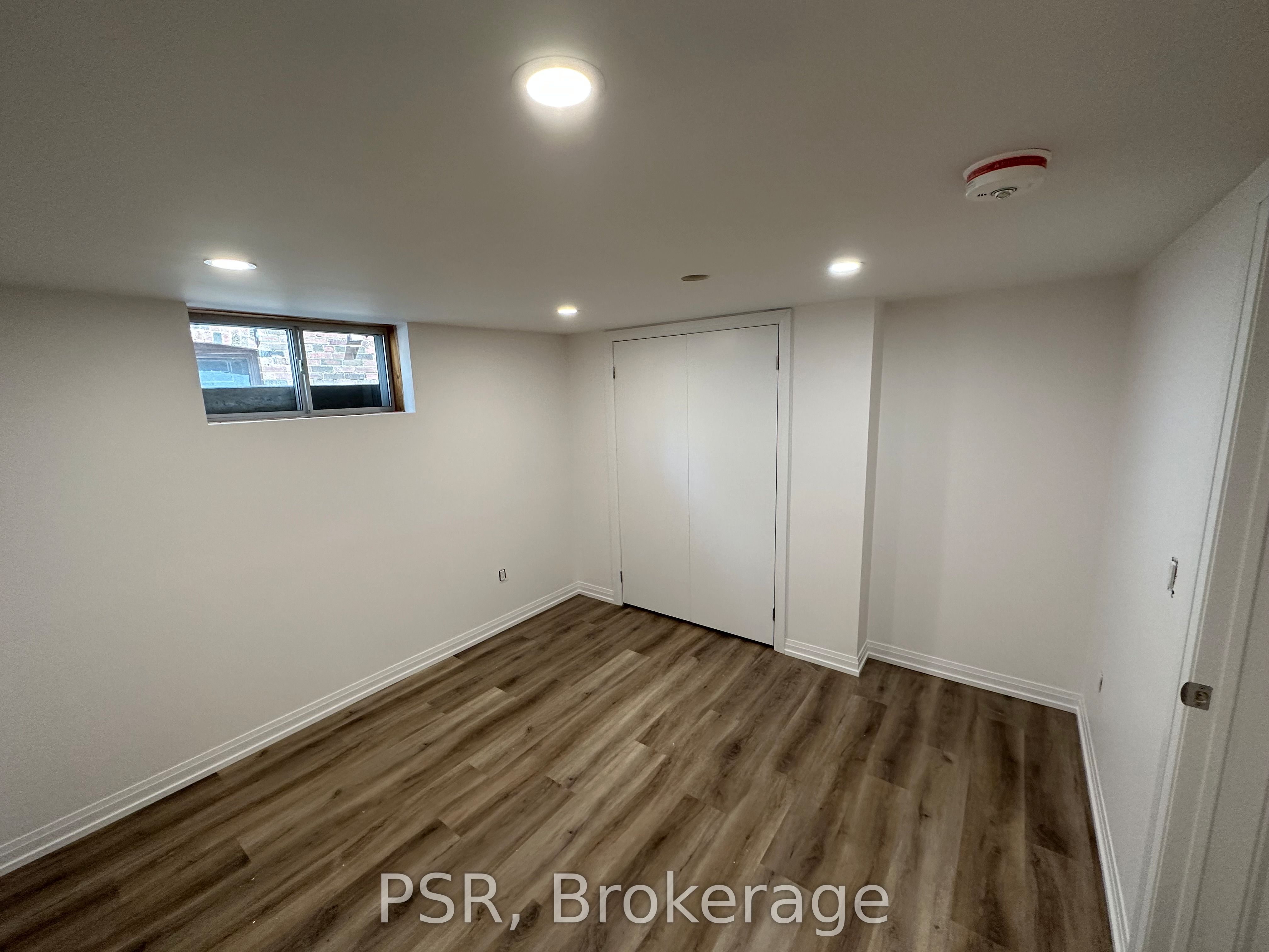 25 Coulson Avenue Lower, Toronto, ON M4V 1Y3 photo 5