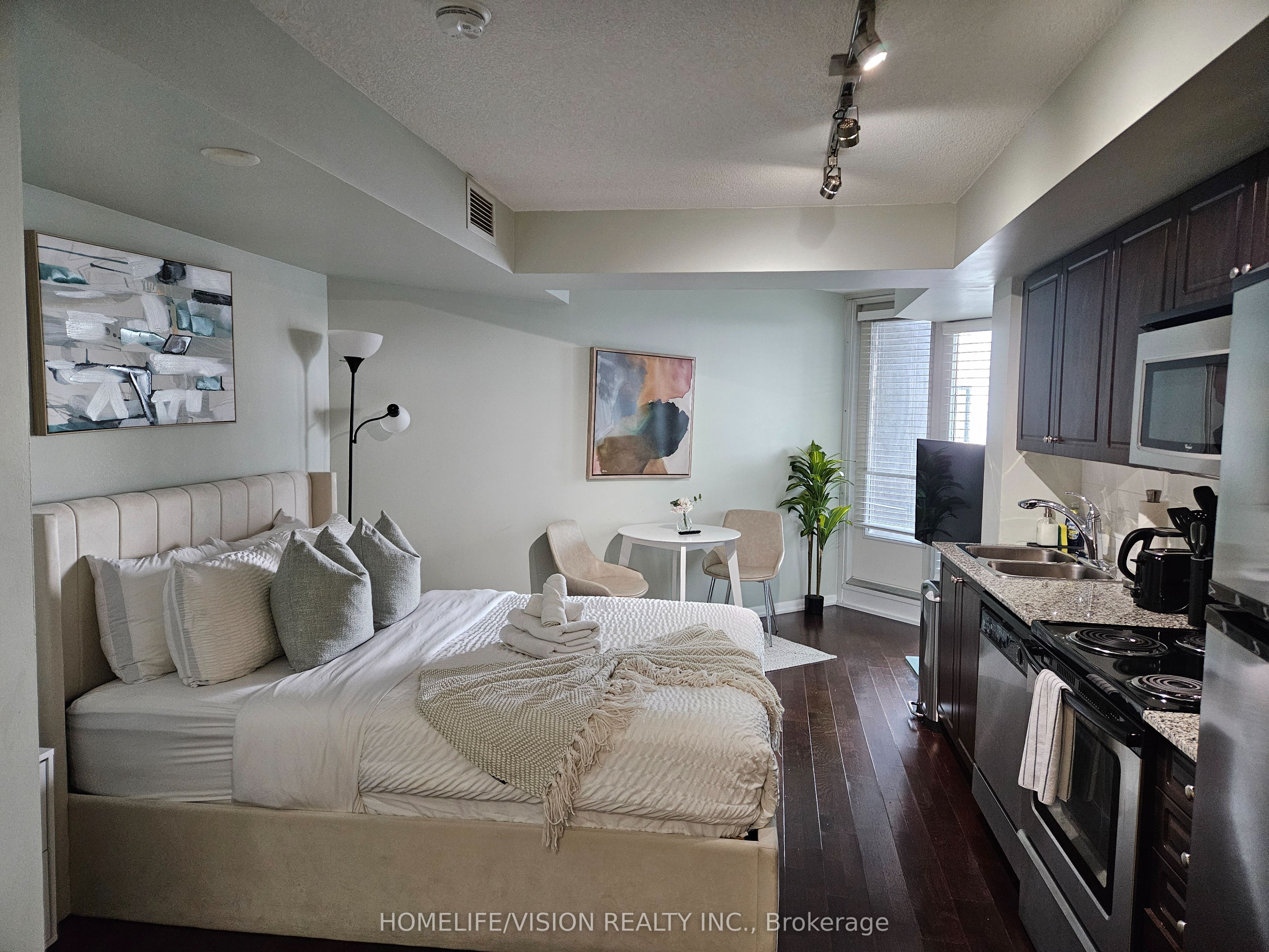 209 Fort York Boulevard 1258, Toronto, ON M5V 4A1 photo 2