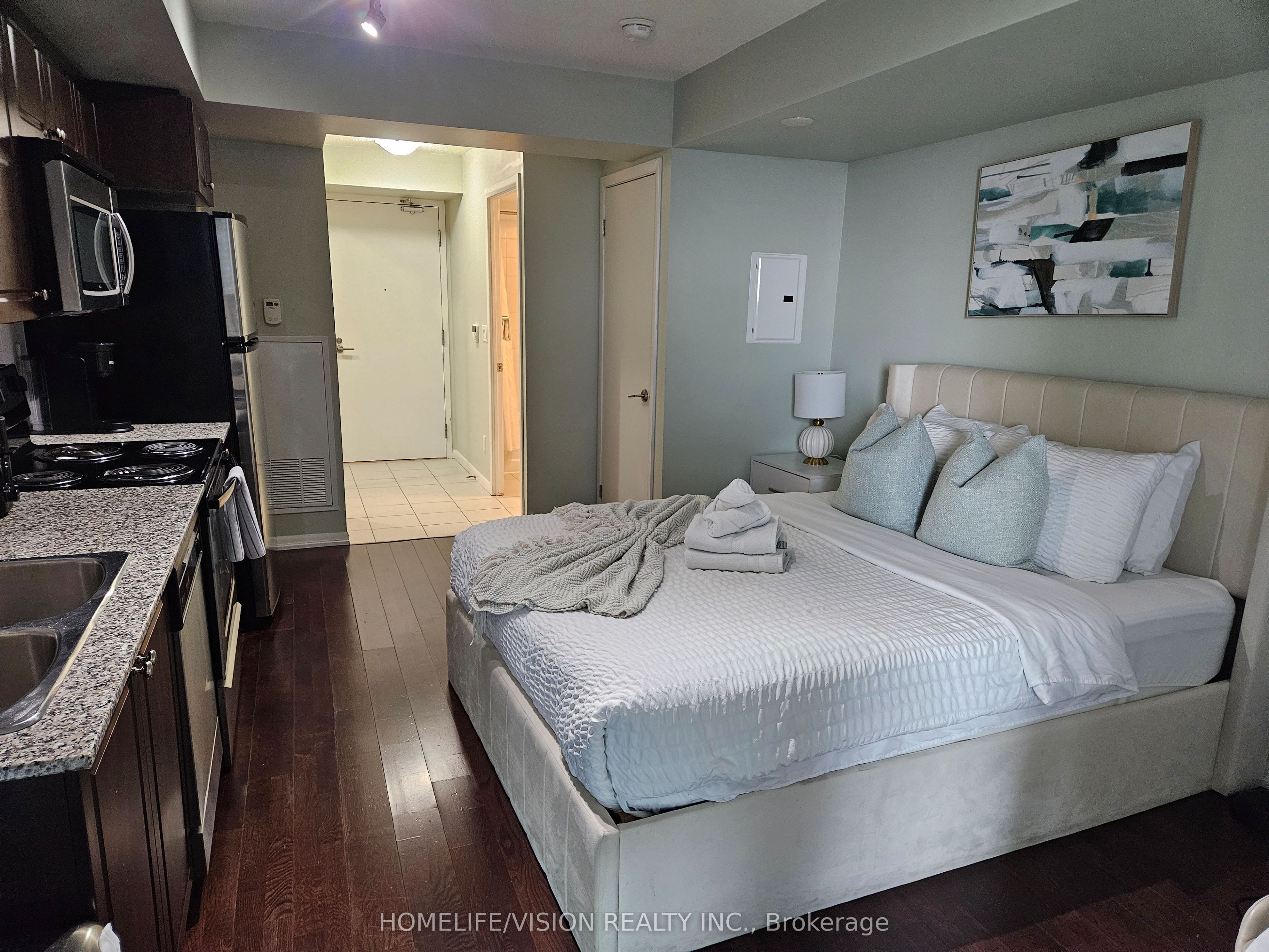 209 Fort York Boulevard 1258, Toronto, ON M5V 4A1 photo 3