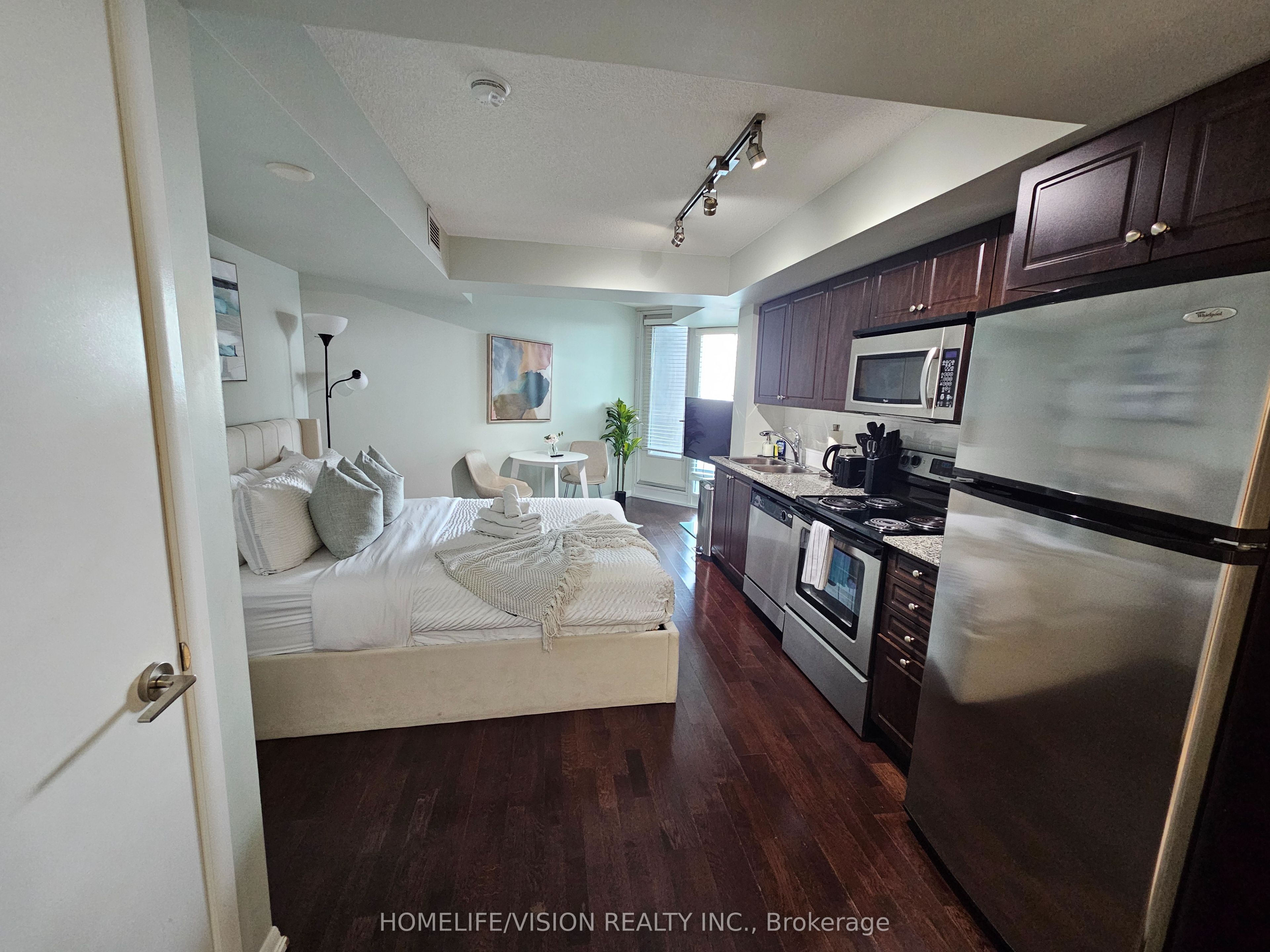 209 Fort York Boulevard 1258, Toronto, ON M5V 4A1 photo 4