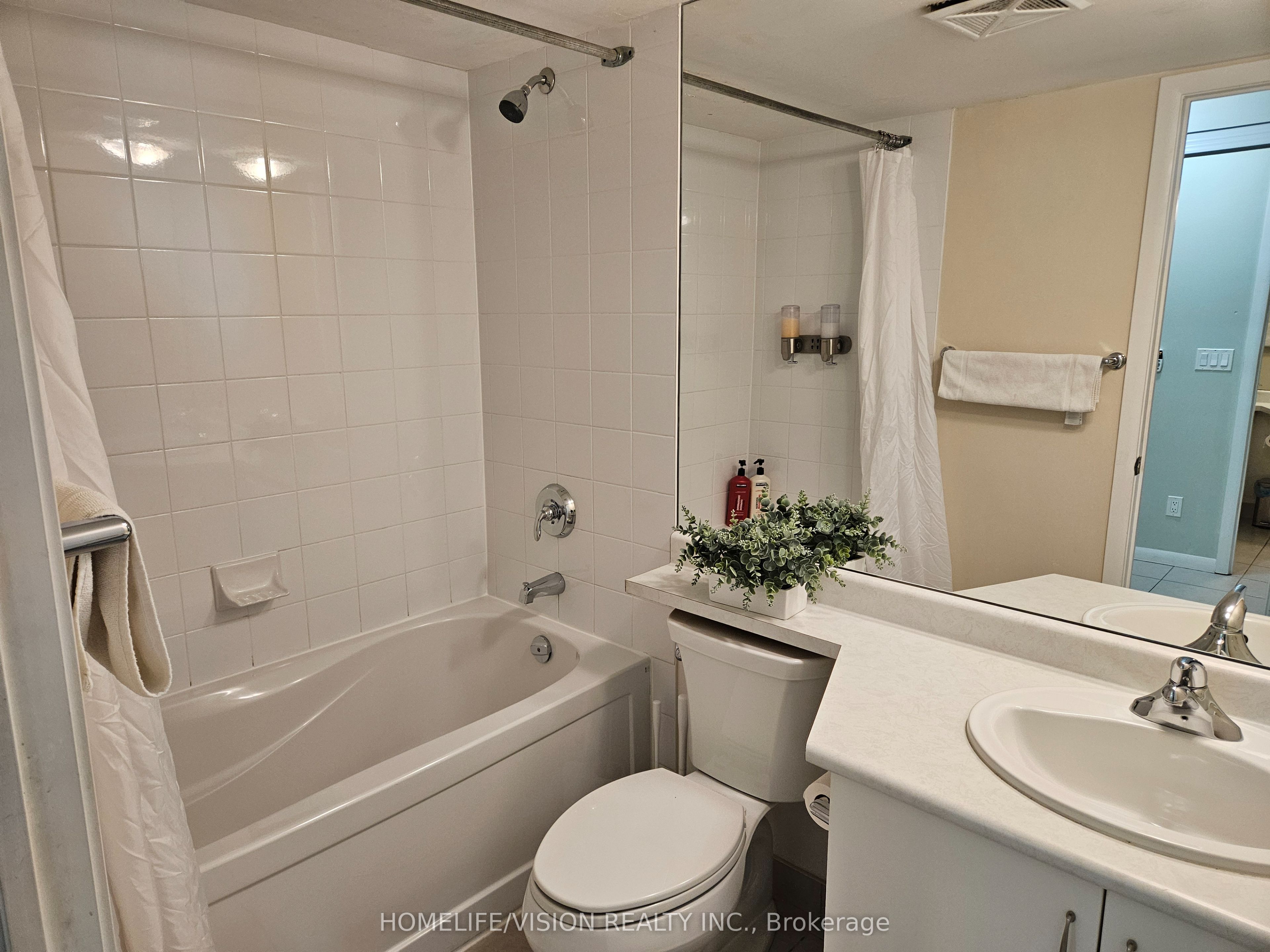 209 Fort York Boulevard 1258, Toronto, ON M5V 4A1 photo 5