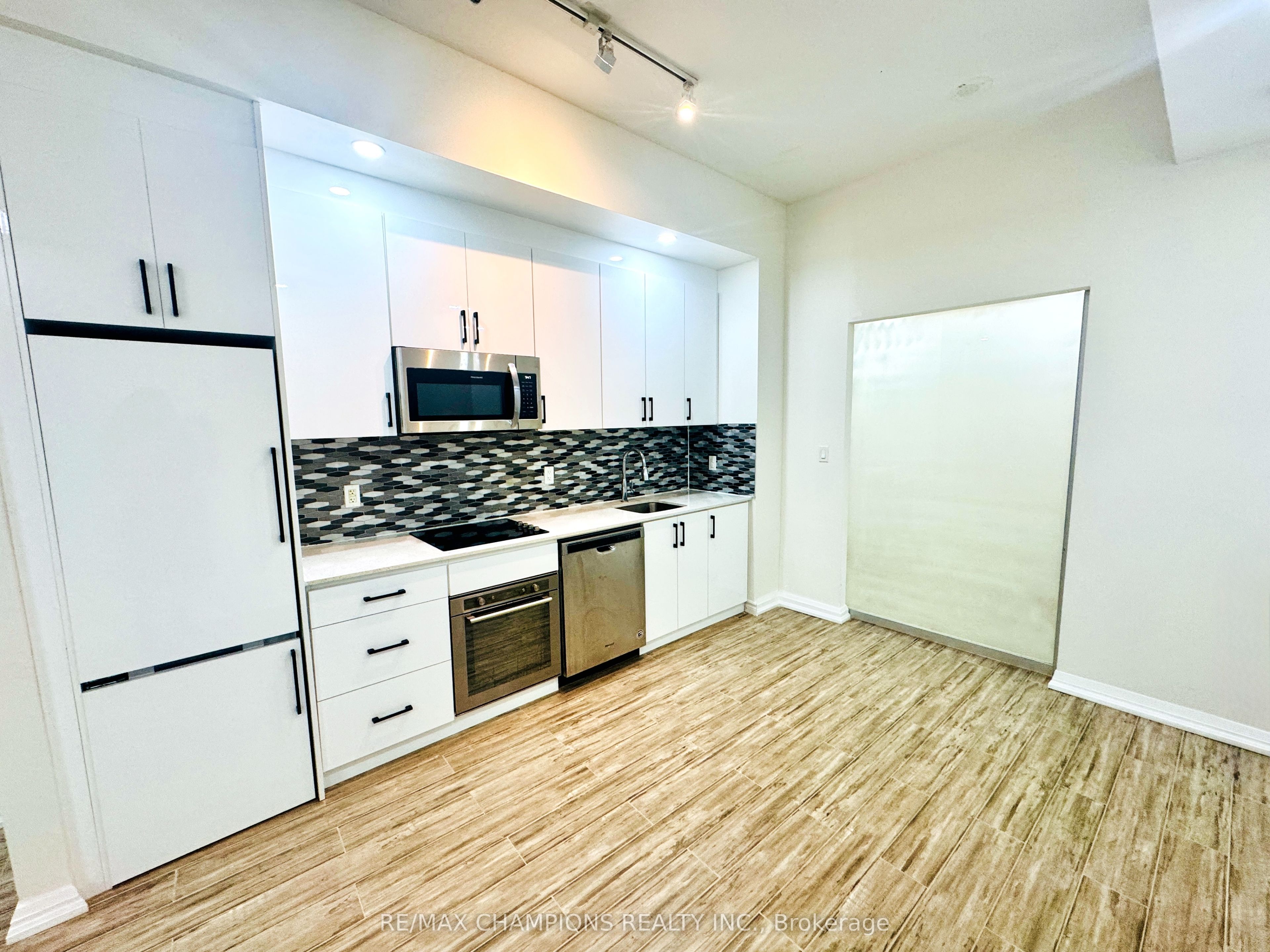 460 Adelaide Street E 103, Toronto, ON M5A 1N6 photo 3
