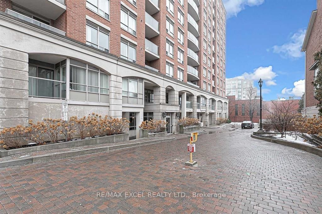 2 Clairtrell Road 801, Toronto, ON M2N 7H5 photo 2