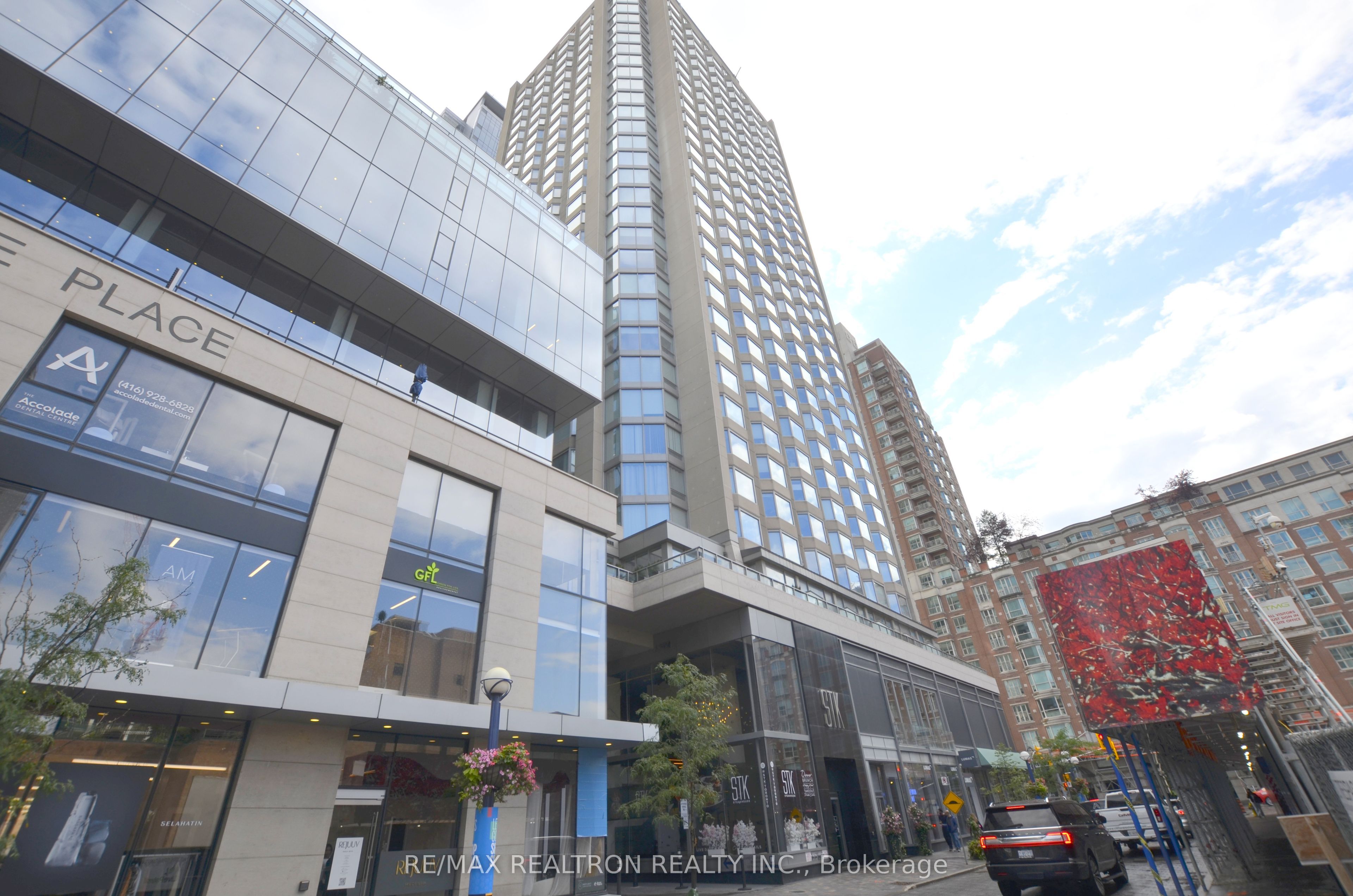 155 Yorkville Avenue 713, Toronto, ON M5R 0B4