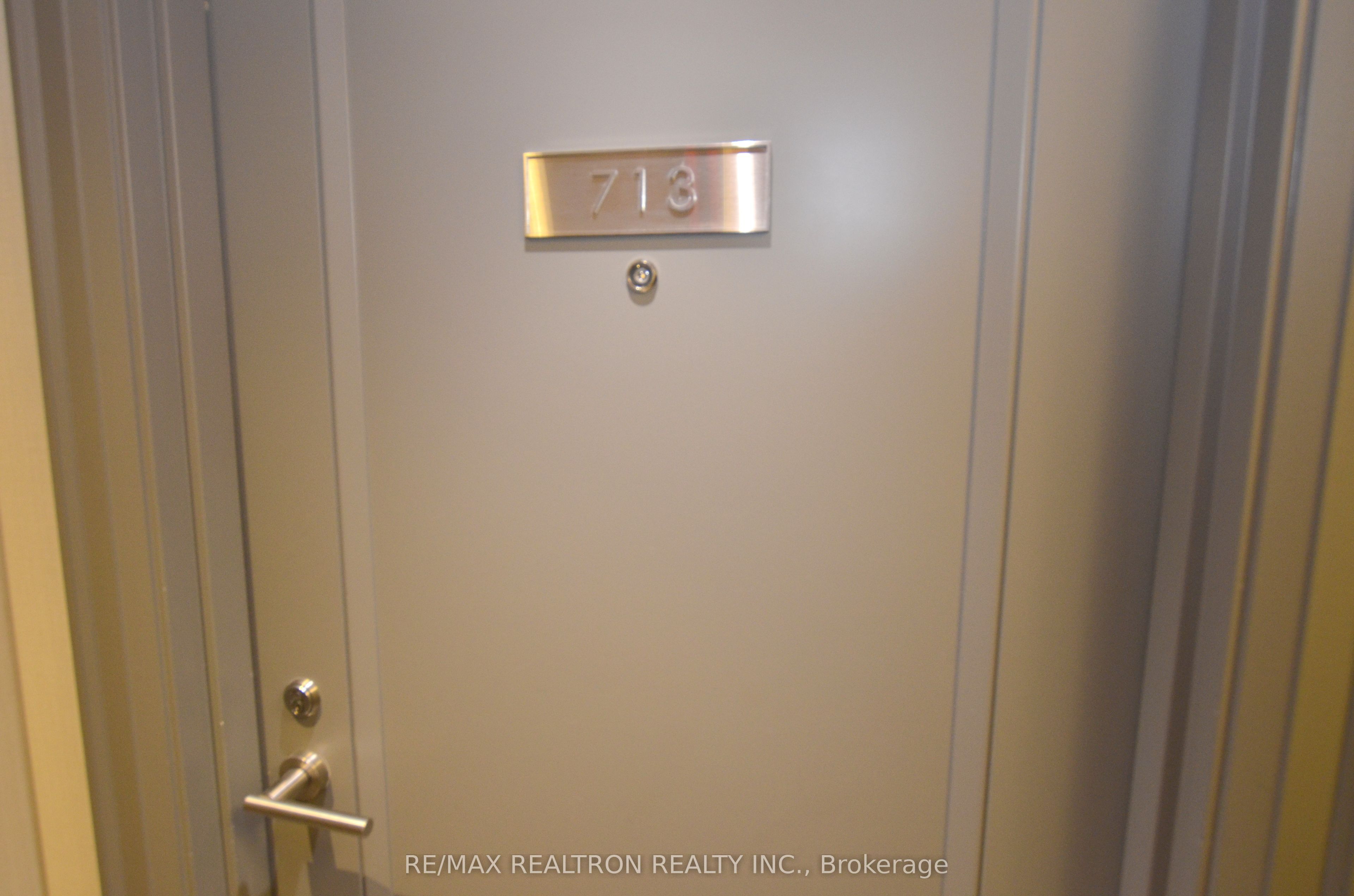 155 Yorkville Avenue 713, Toronto, ON M5R 0B4 photo 2