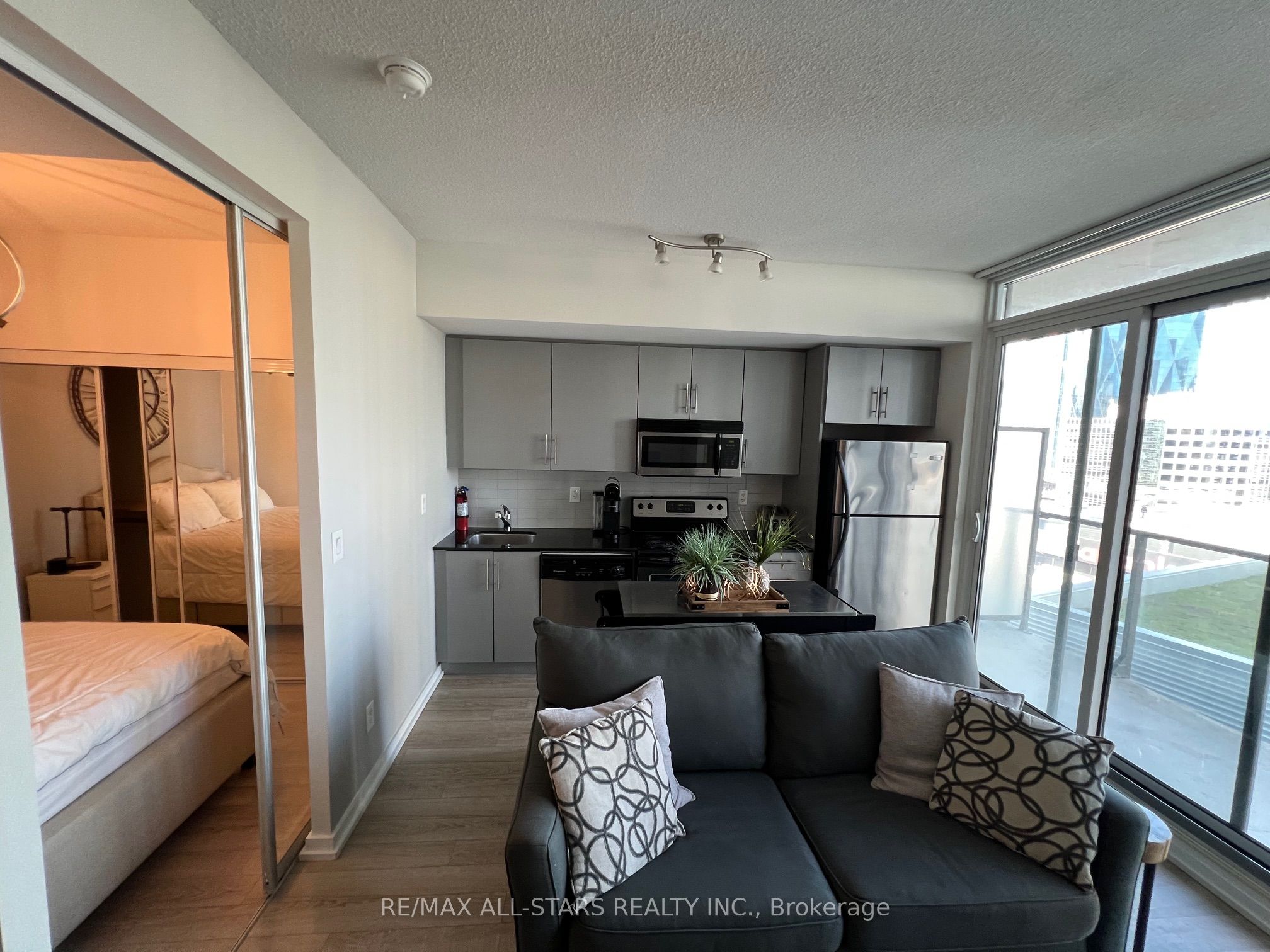 55 Bremner Boulevard 1306, Toronto, ON M5J 0A6 photo 5