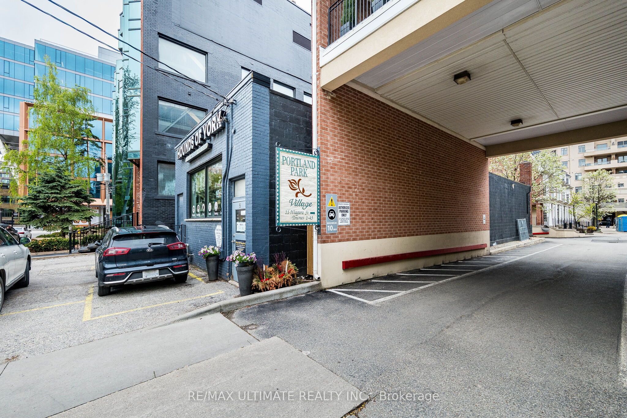 11 Niagara Street 14, Toronto, ON M5V 3N9 photo 2