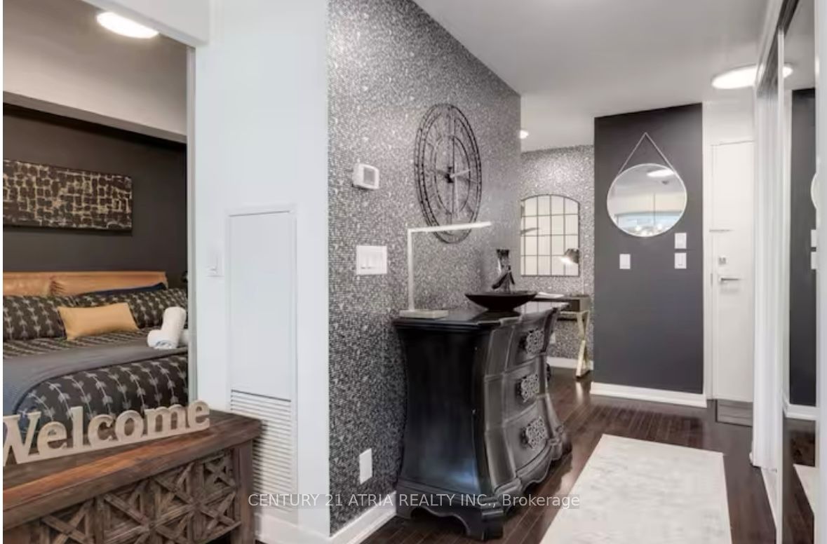 14 York Street 512, Toronto, ON M5J 0B1 photo 2