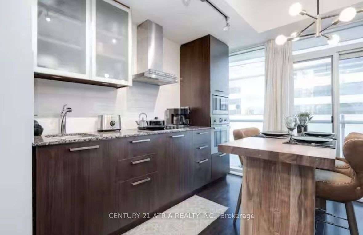 14 York Street 512, Toronto, ON M5J 0B1 photo 5