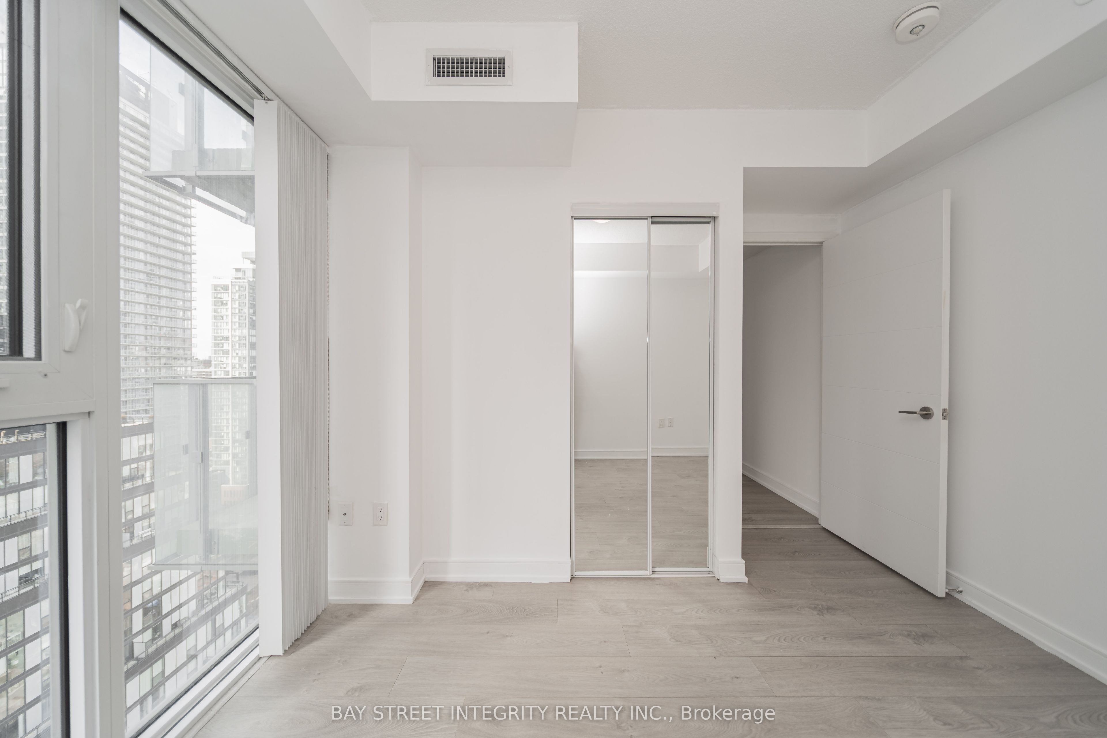 50 Wellesley E Street 2801, Toronto C08, ON M4Y 0C8 photo 3