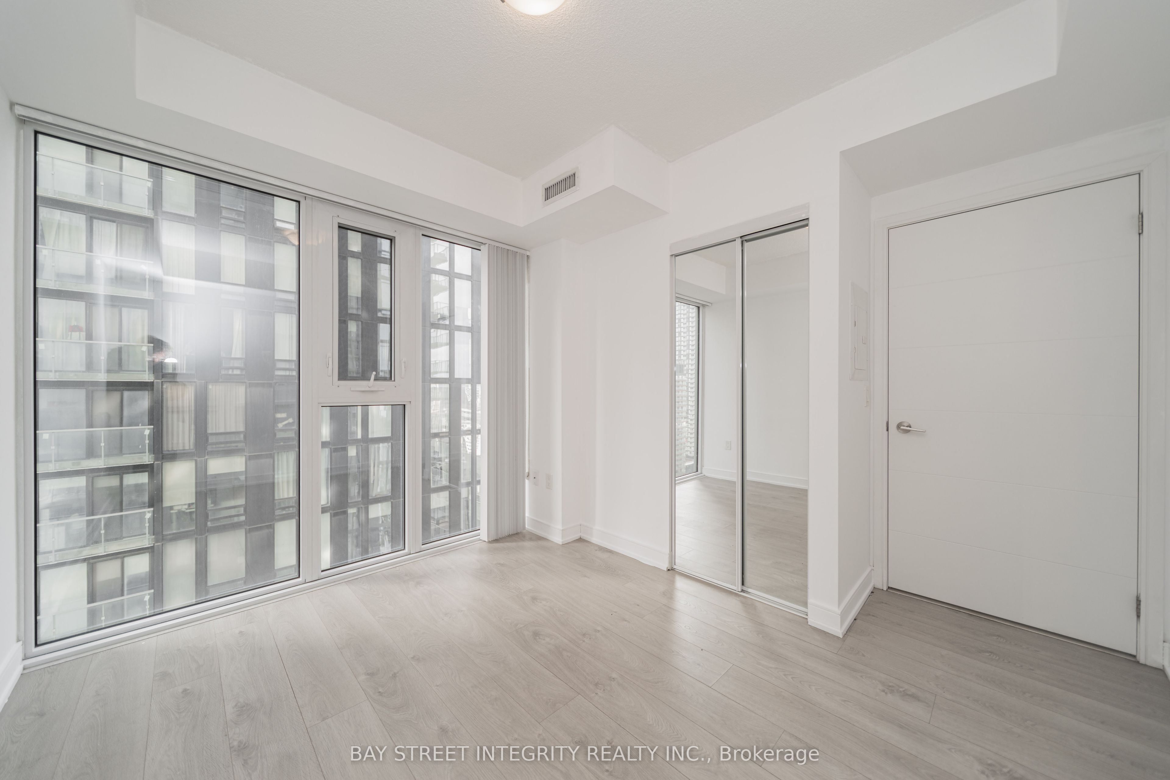 50 Wellesley E Street 2801, Toronto C08, ON M4Y 0C8 photo 4