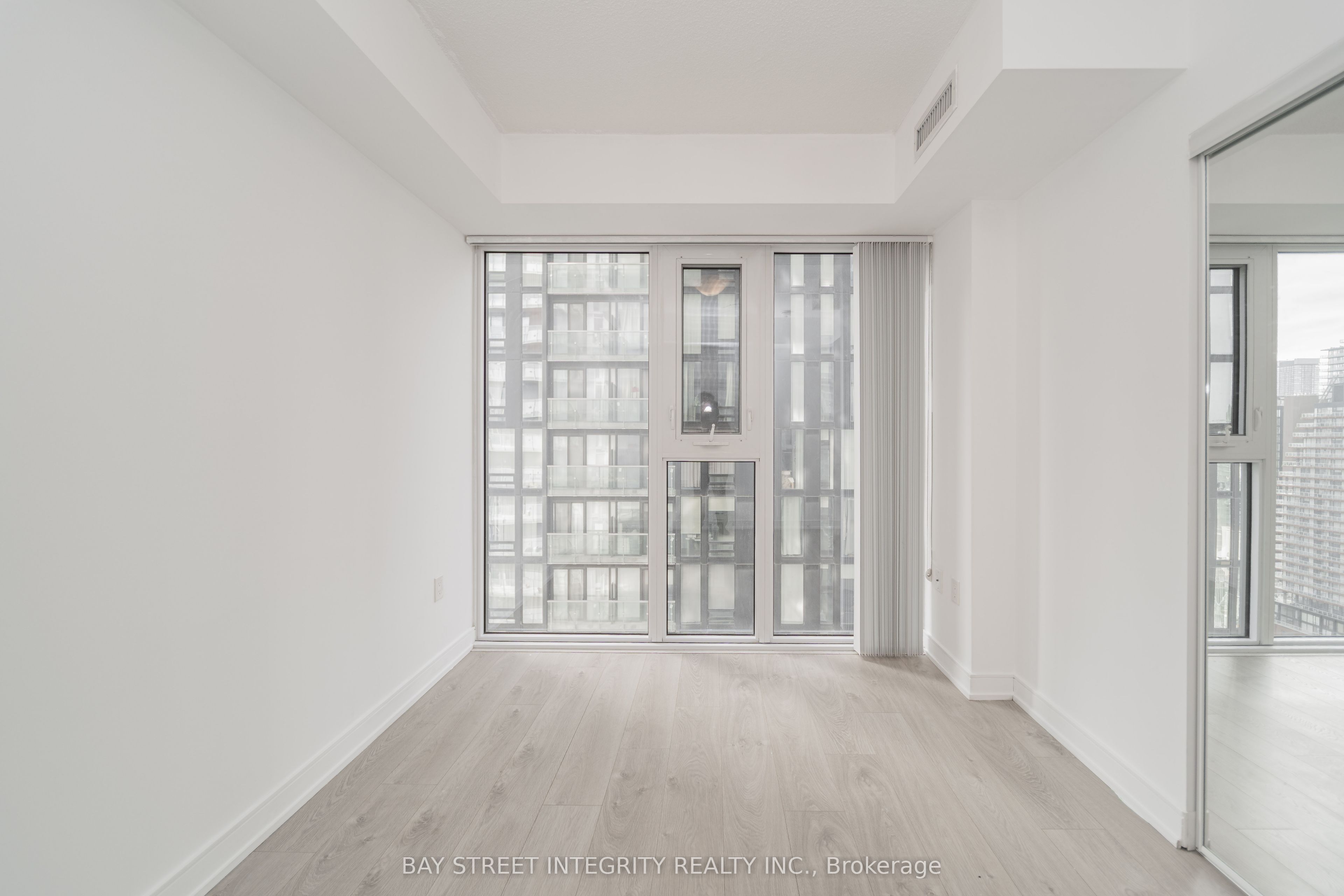 50 Wellesley E Street 2801, Toronto C08, ON M4Y 0C8 photo 5