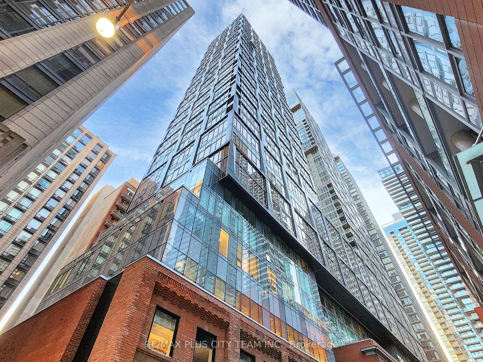 15 Mercer Street 1204, Toronto, ON M5V 0T8