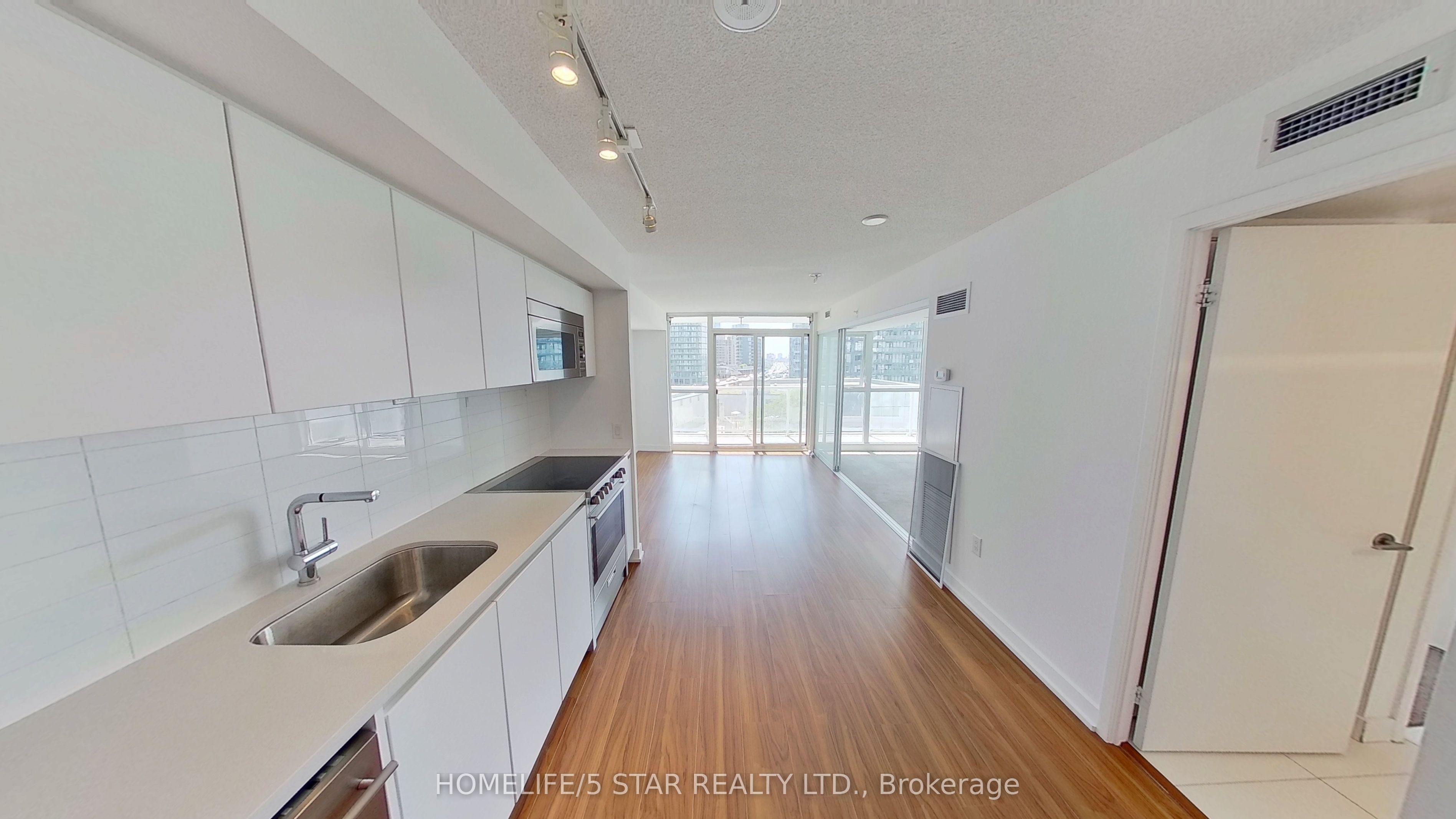 75 QUEENS WHARF Road 910, Toronto, ON M5V 0J8 photo 2