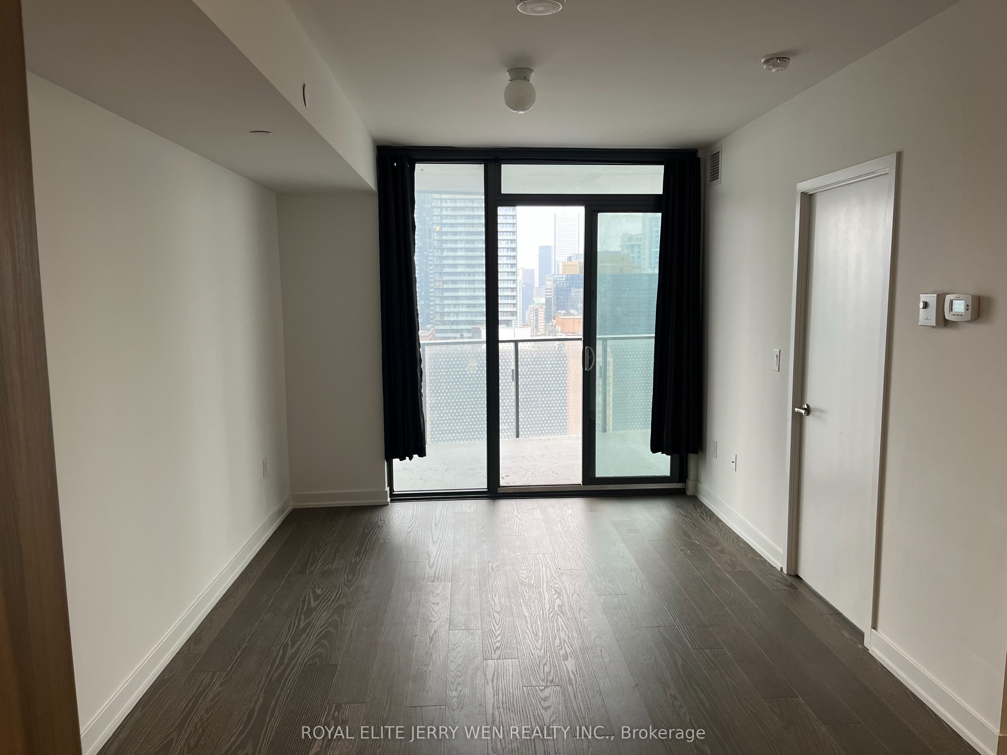 11 Wellesley Street W 3104, Toronto, ON M4Y 1E8 photo 5