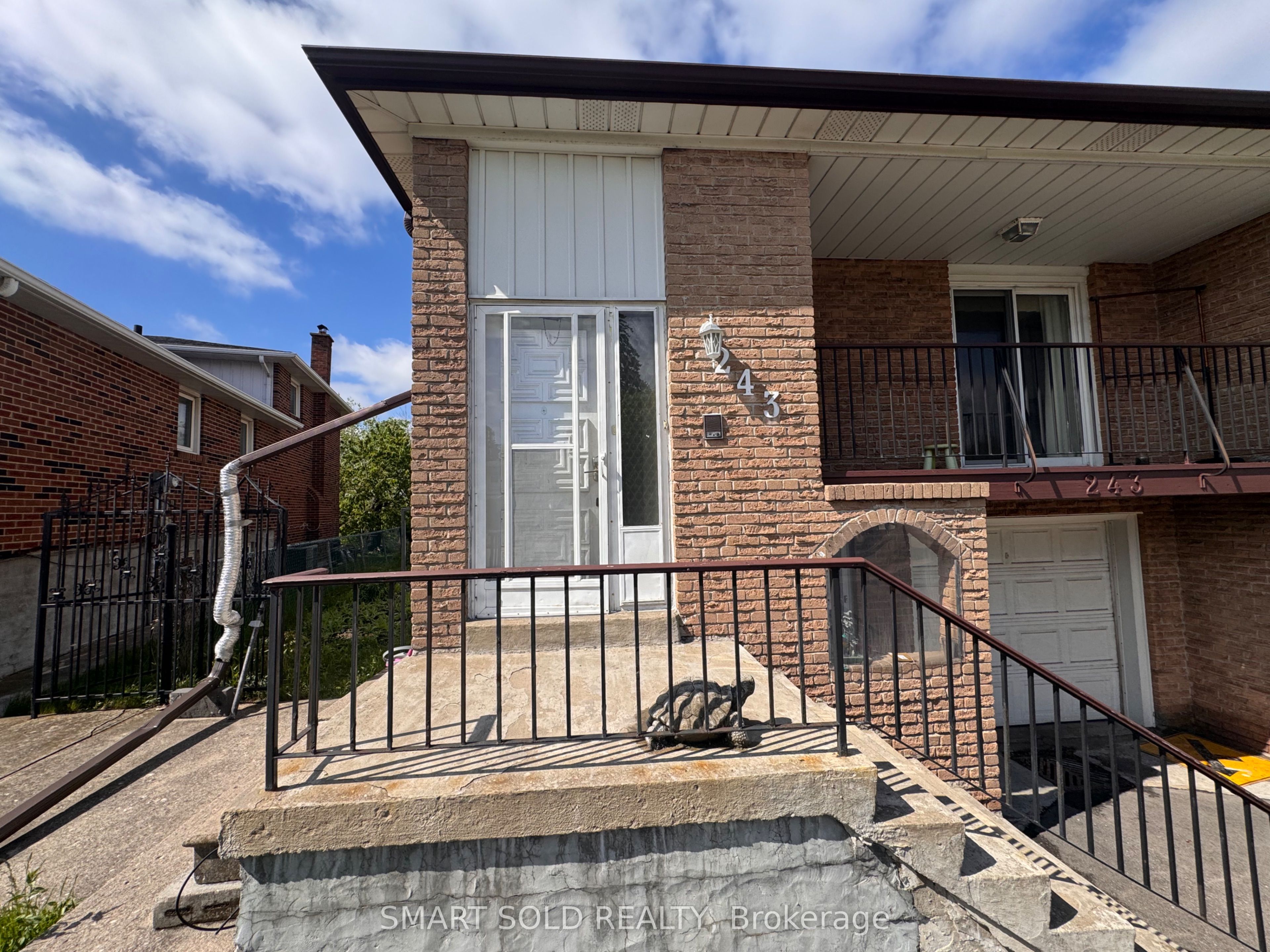 243 Shawnee Circle, Toronto, ON M2H 2Y3 photo 3