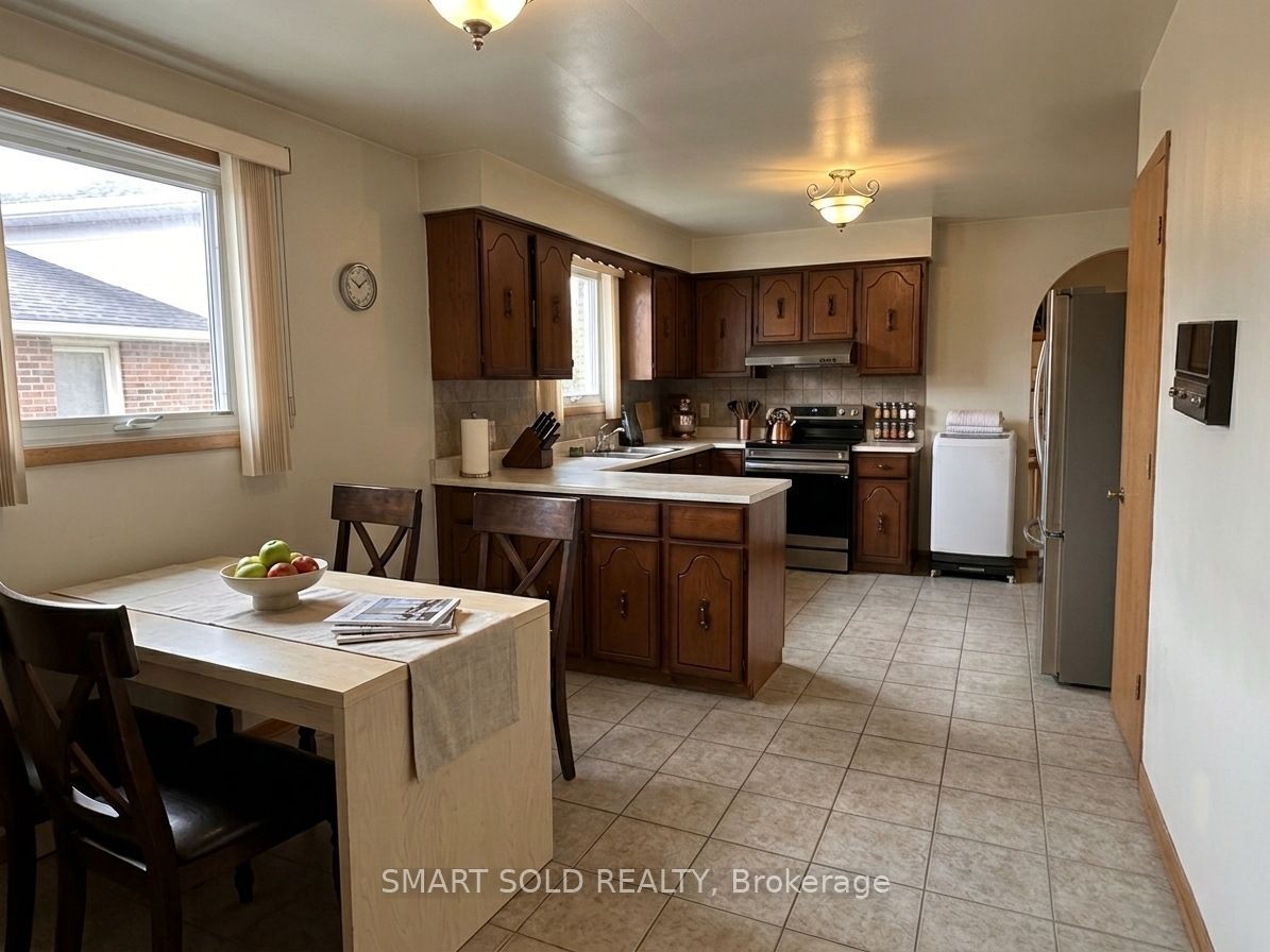 243 Shawnee Circle, Toronto, ON M2H 2Y3 photo 5