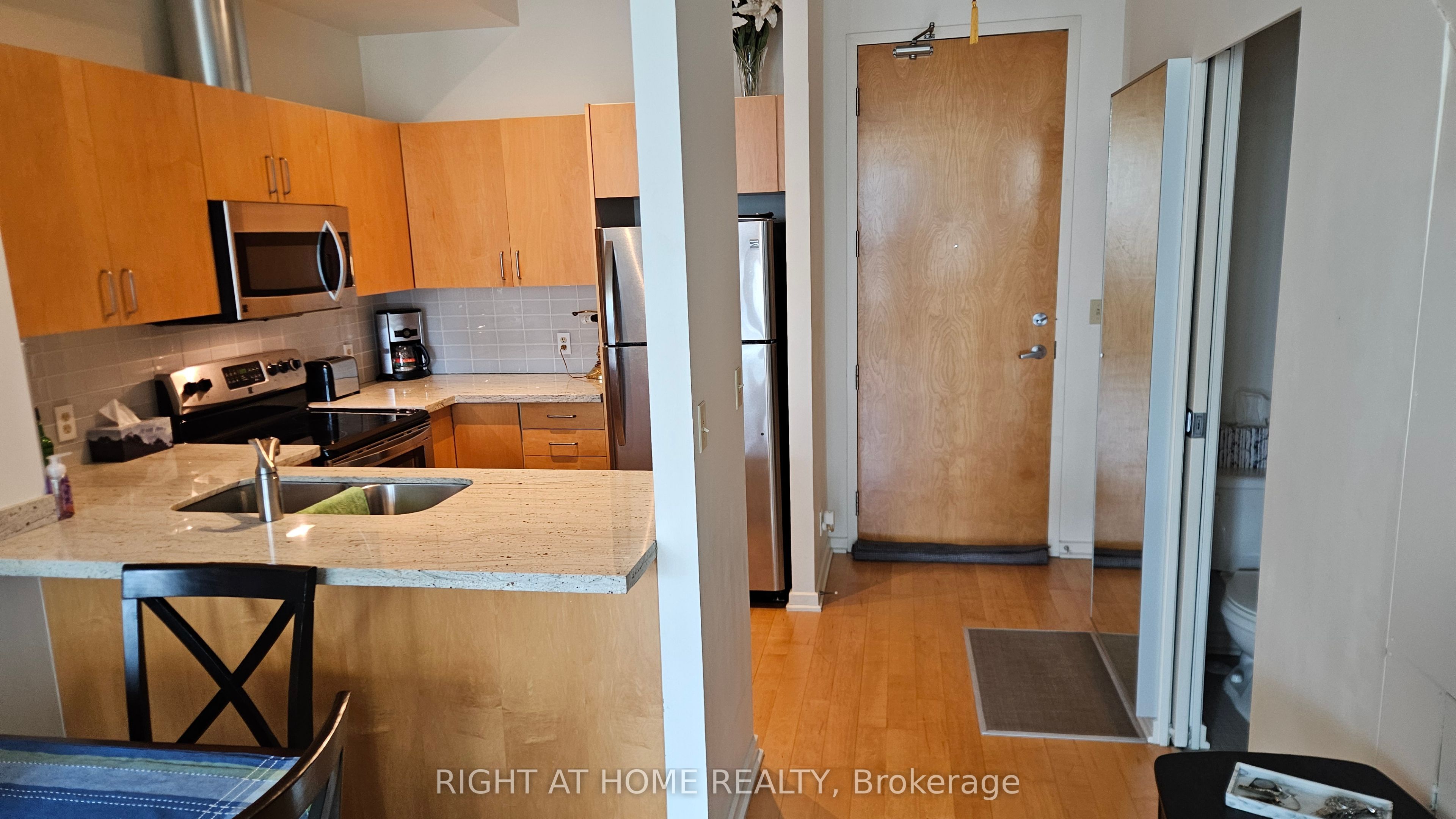 388 W Richmond Street W 910, Toronto, ON M5V 3P1 photo 4
