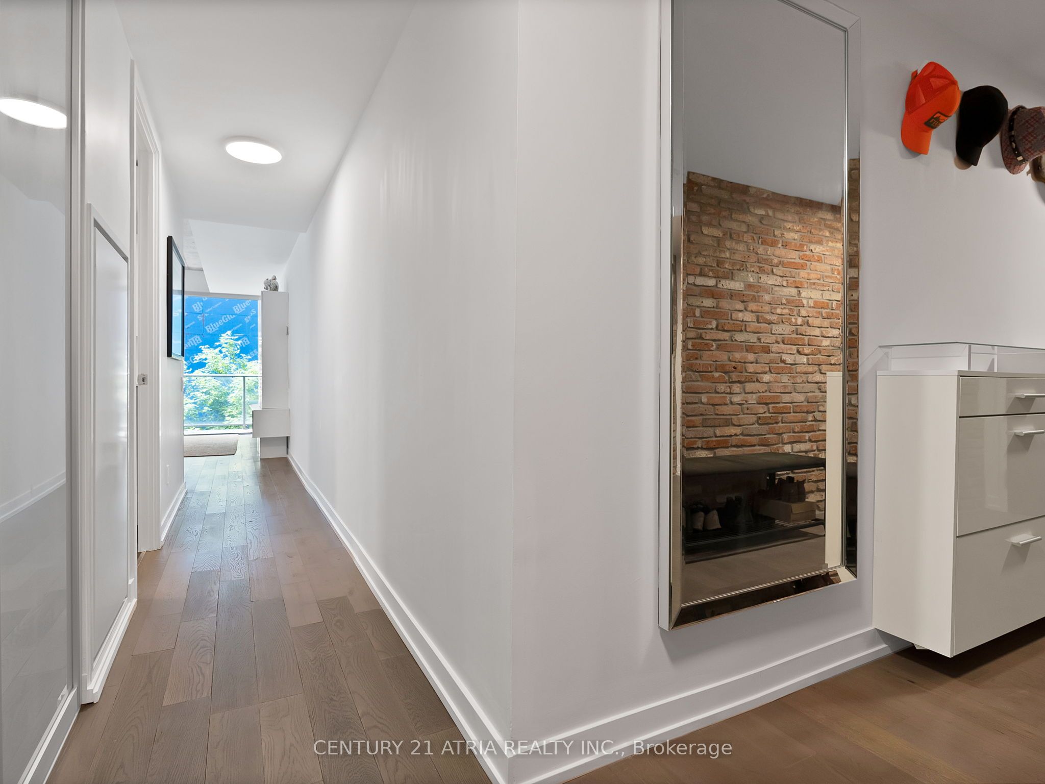 95 Bathurst Street 318, Toronto, ON M5V 0M9 photo 3