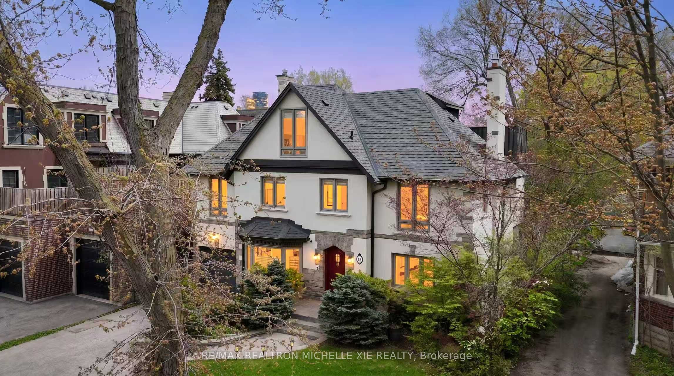 15 Strathallan Boulevard, Toronto, ON M5N 1S8