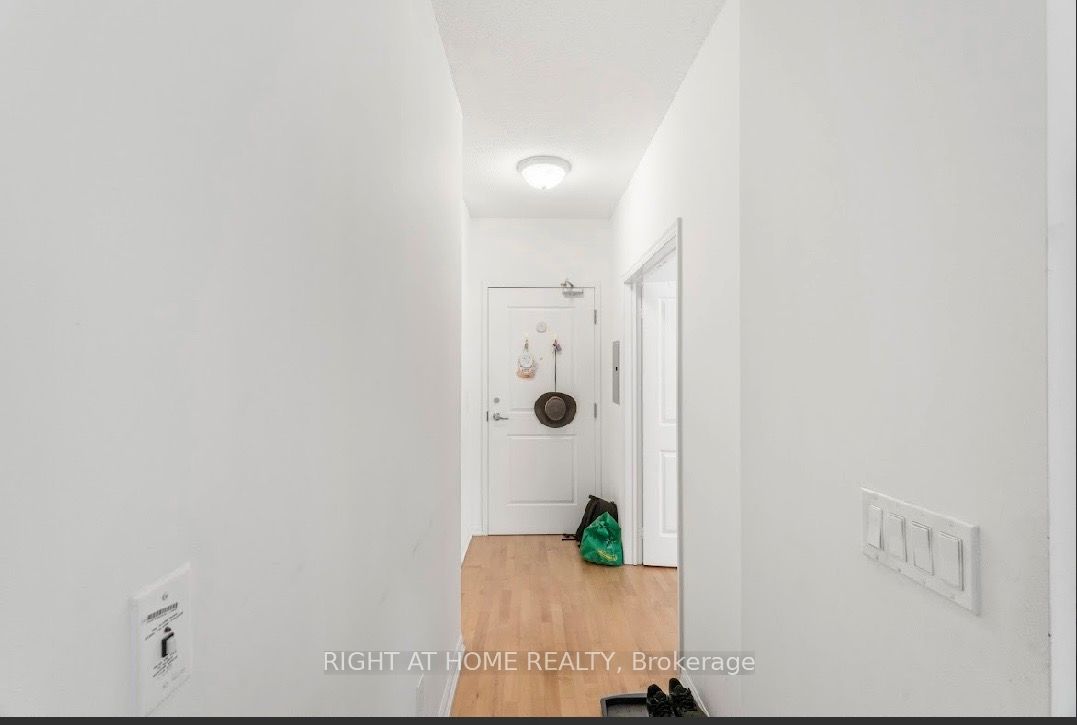 628 FLEET Street 405, Toronto, ON L5H 4C6 photo 3