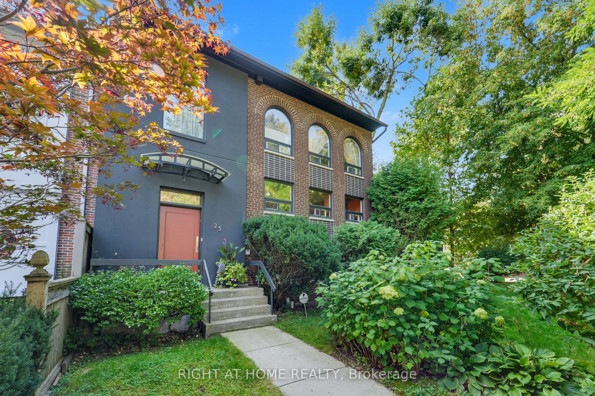 25 Clarendon Avenue, Toronto, ON M4V 1H8