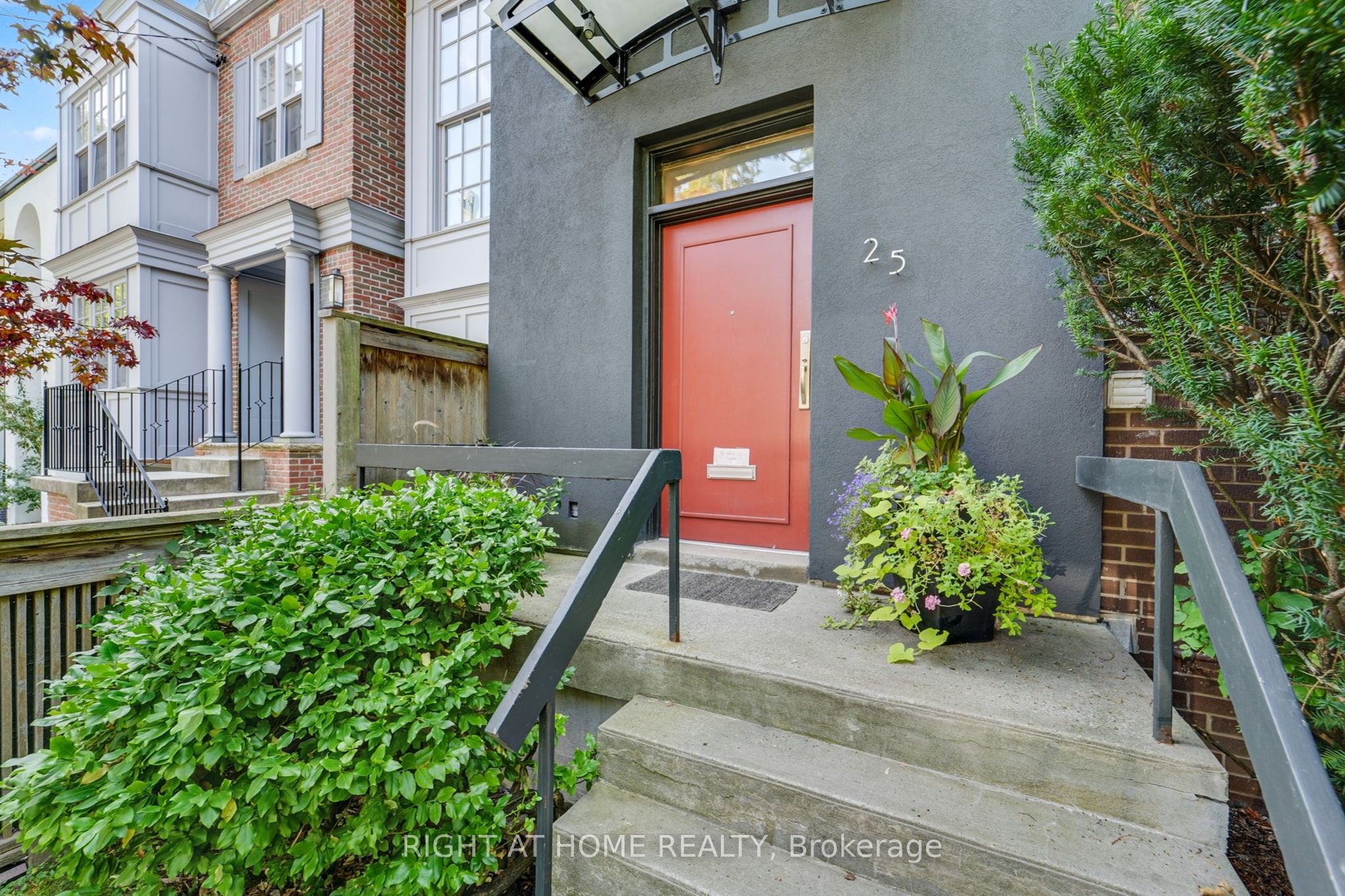 25 Clarendon Avenue, Toronto, ON M4V 1H8 photo 3
