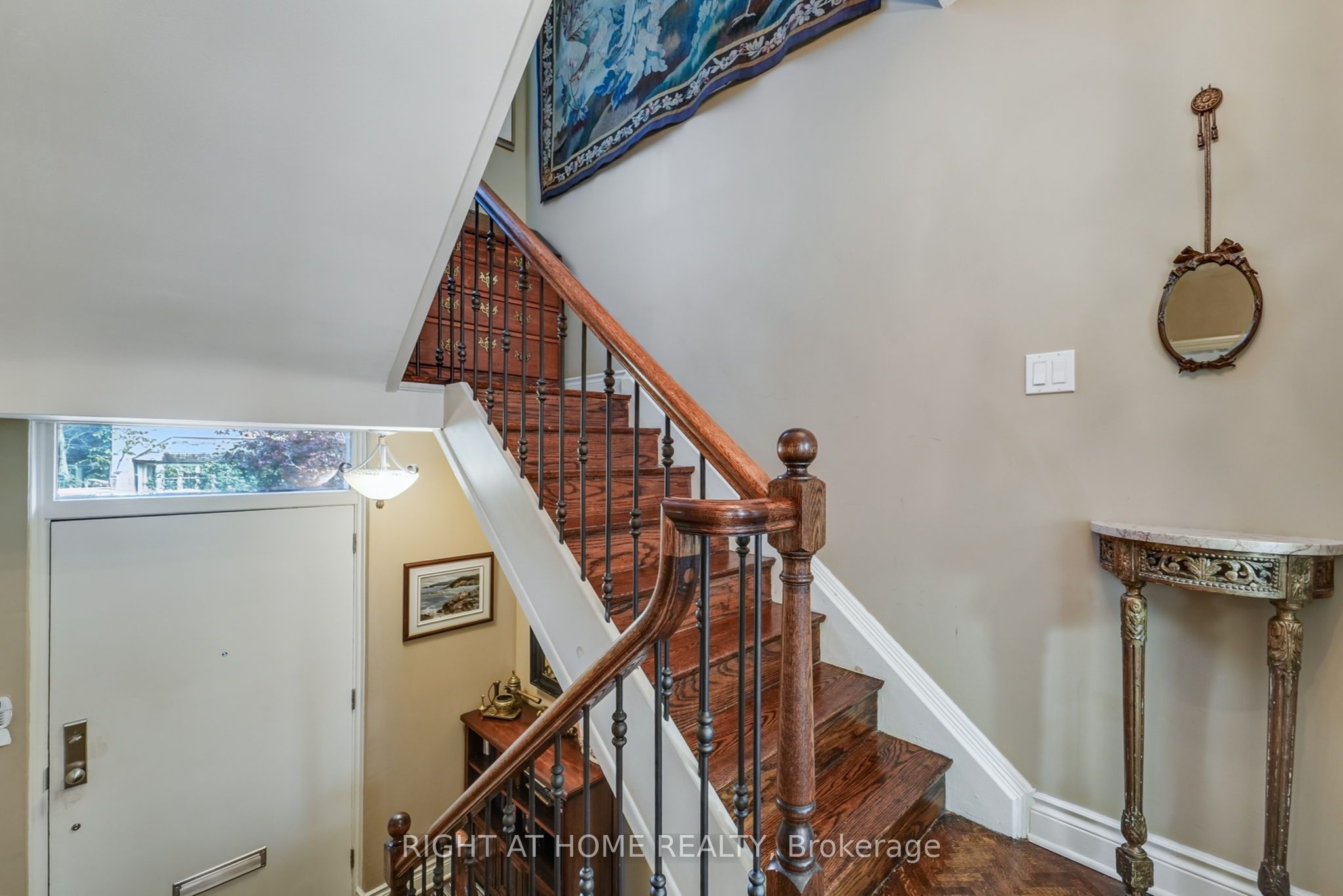 25 Clarendon Avenue, Toronto, ON M4V 1H8 photo 4