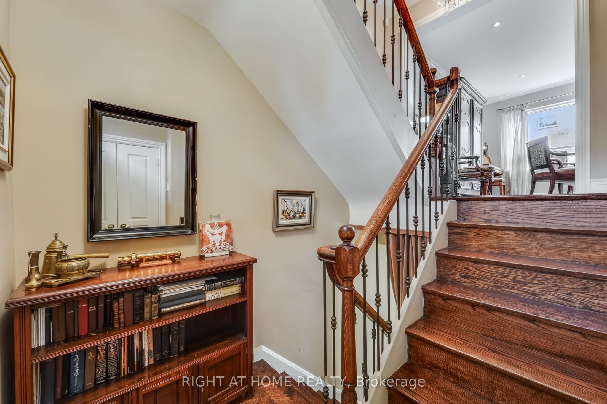 25 Clarendon Avenue, Toronto, ON M4V 1H8 photo 5