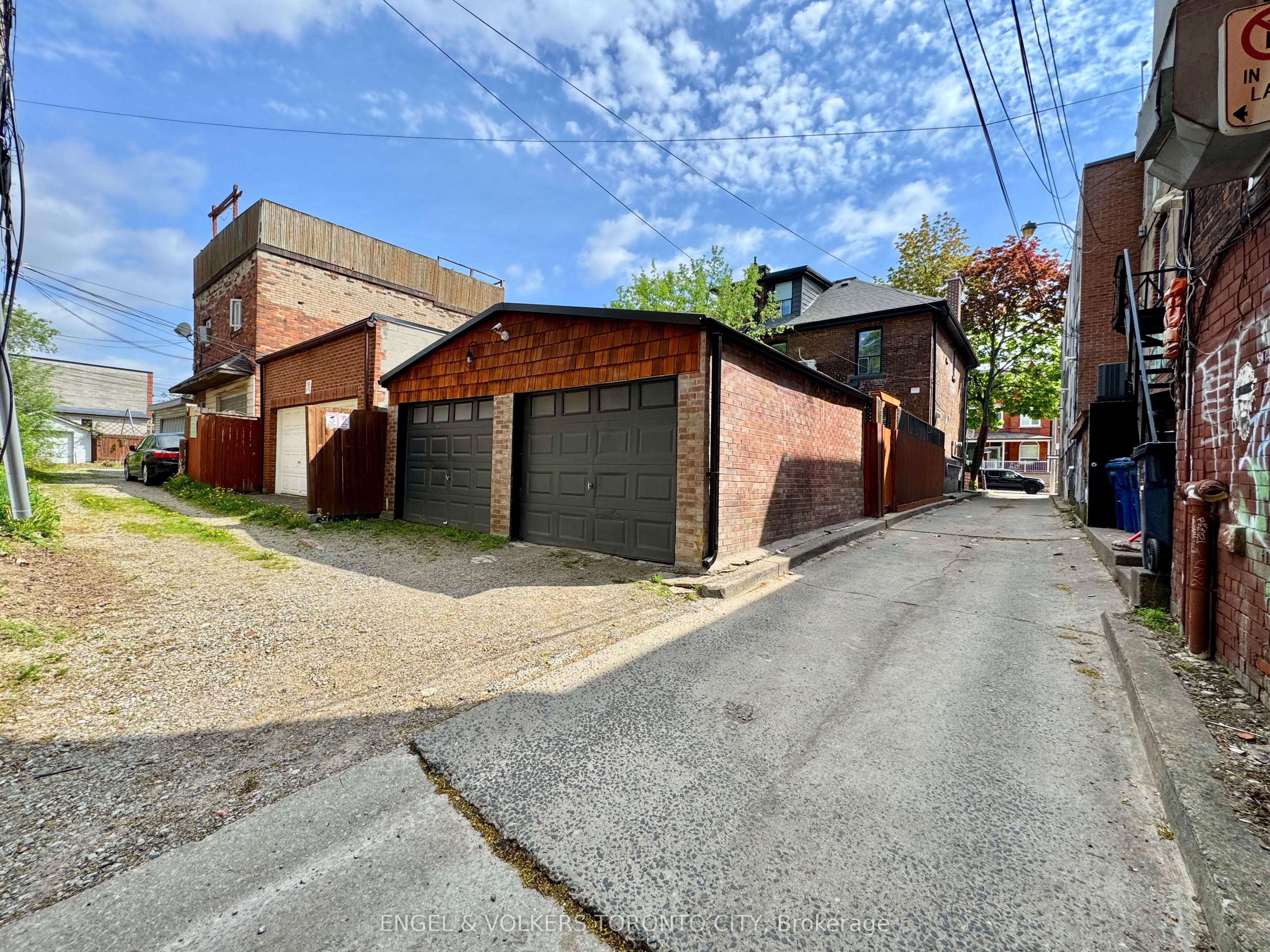 216 Montrose Avenue, Toronto, ON M6G 3G7 photo 4