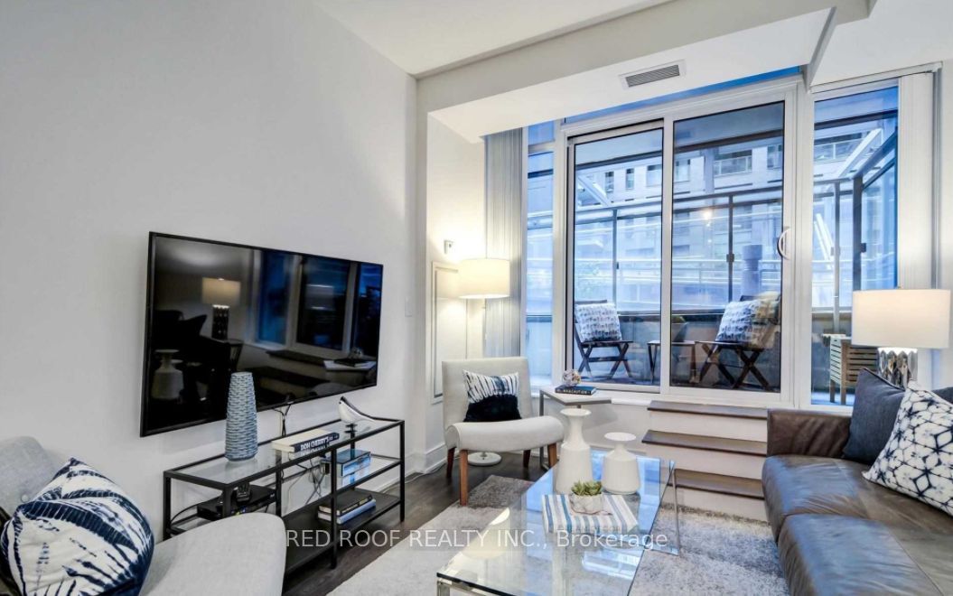 525 Adelaide Street W 233, Toronto, ON M5V 0N7 photo 2
