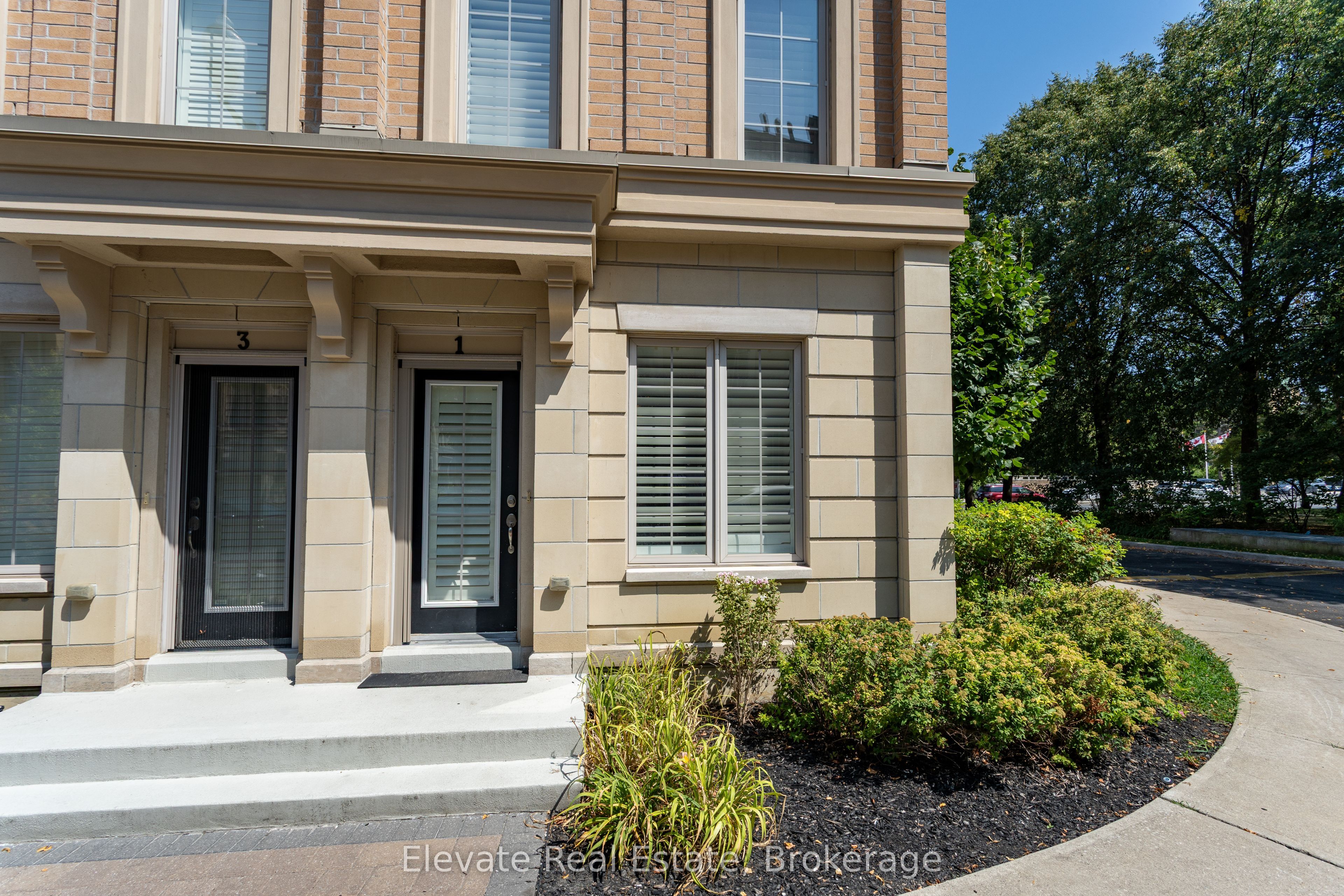 1 Hargrave Lane 1, Toronto, ON M4N 0A4