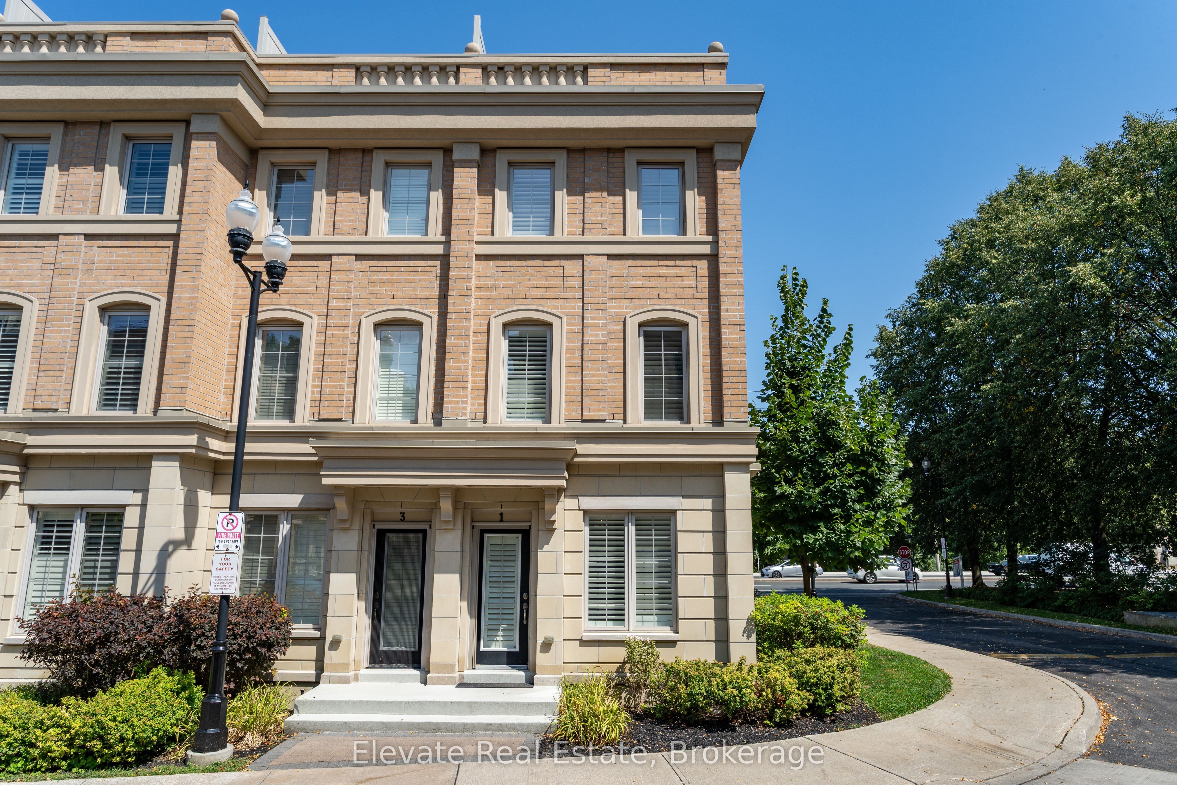 1 Hargrave Lane 1, Toronto, ON M4N 0A4 photo 2