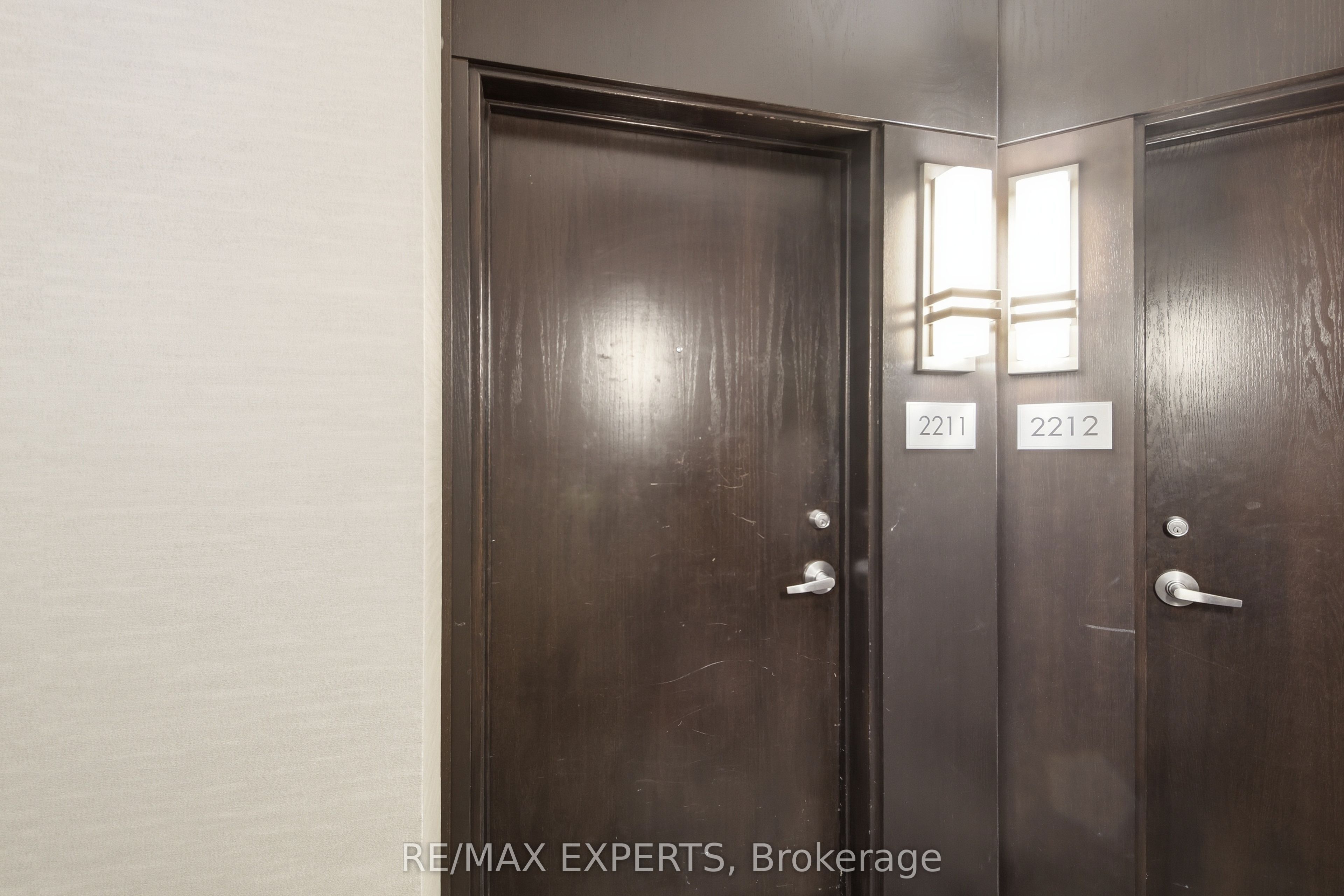 208 Queens Quay W 2211, Toronto, ON M5J 2Y5 photo 4