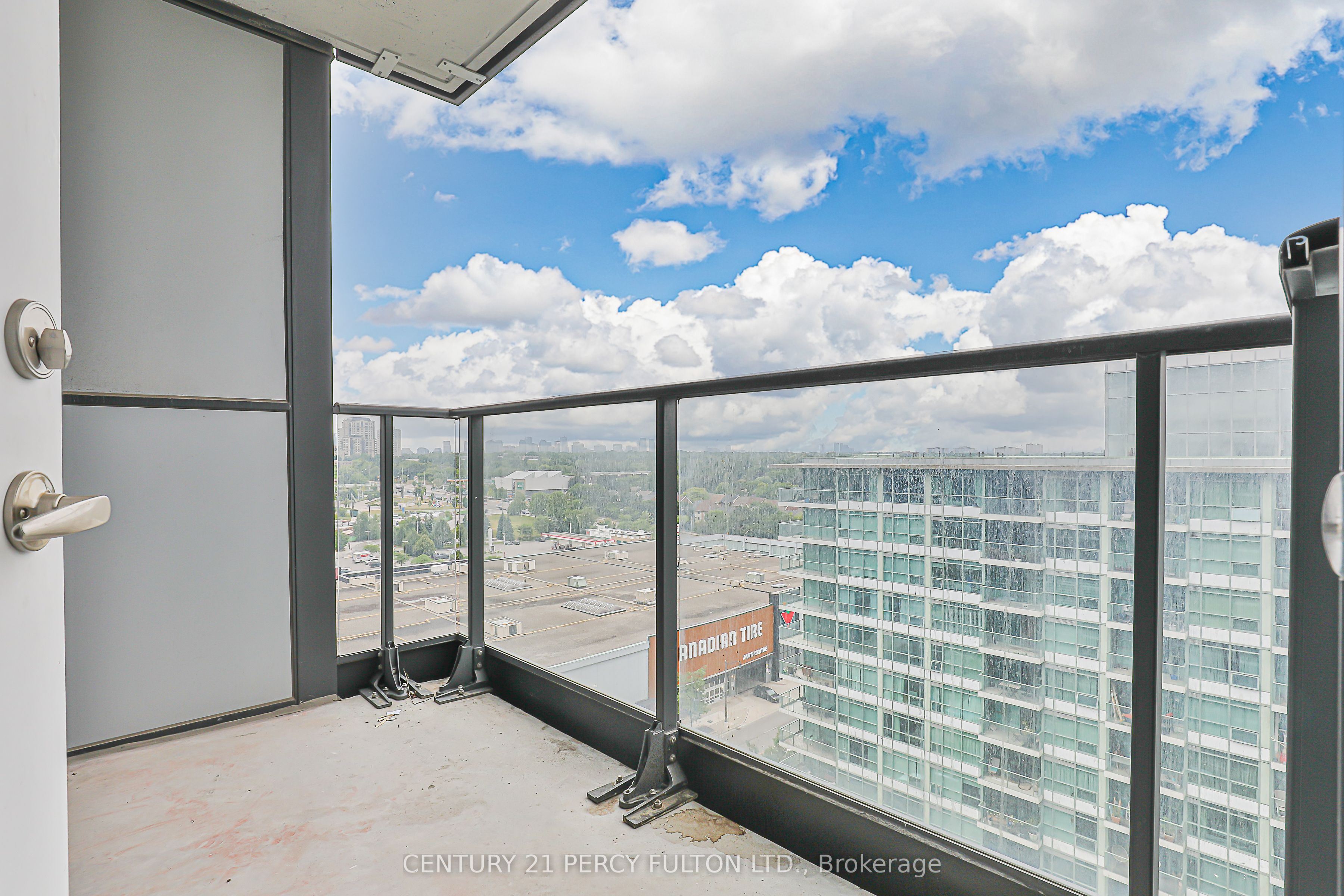 19 Singer Court 1612, Toronto, ON M2K 0B2 photo 2