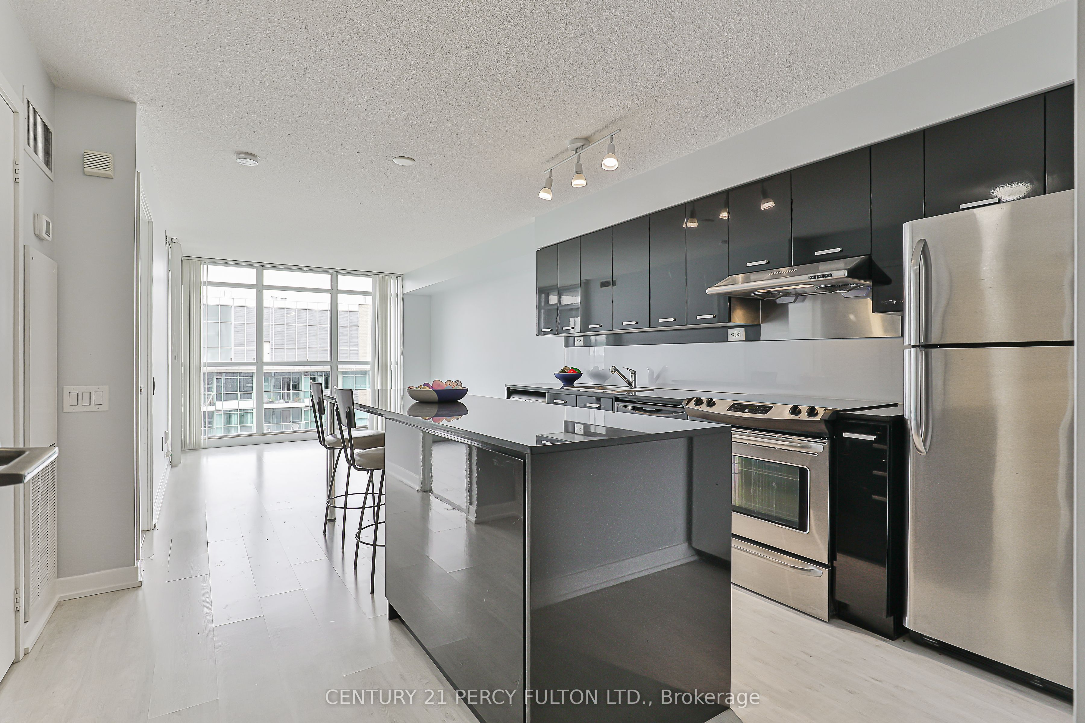 19 Singer Court 1612, Toronto, ON M2K 0B2 photo 3